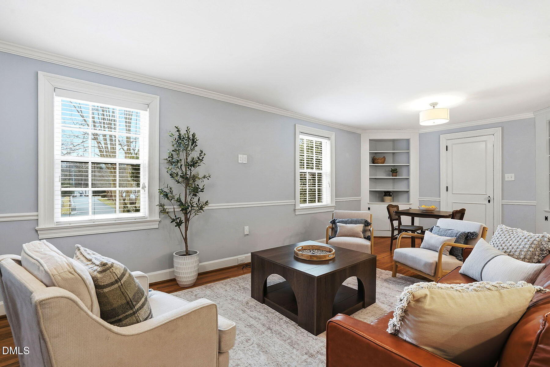 109 W Riverside Drive