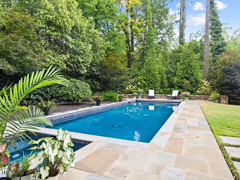 800 Lakestone Drive