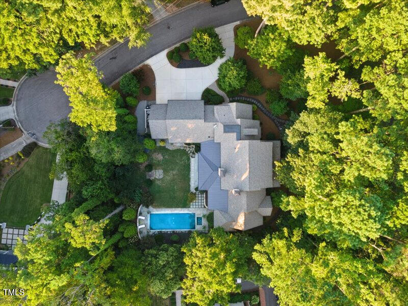 800 Lakestone Drive