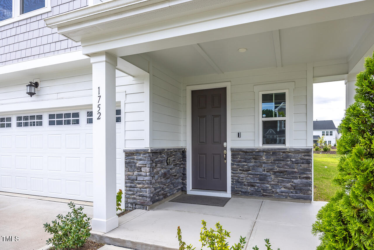 1752 Golden Honey Drive