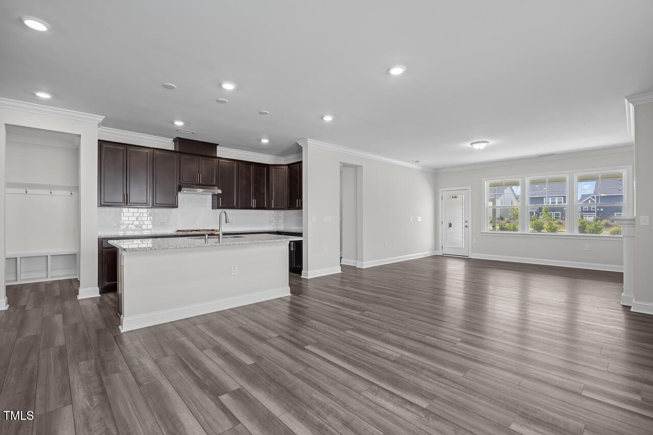 1752 Golden Honey Drive