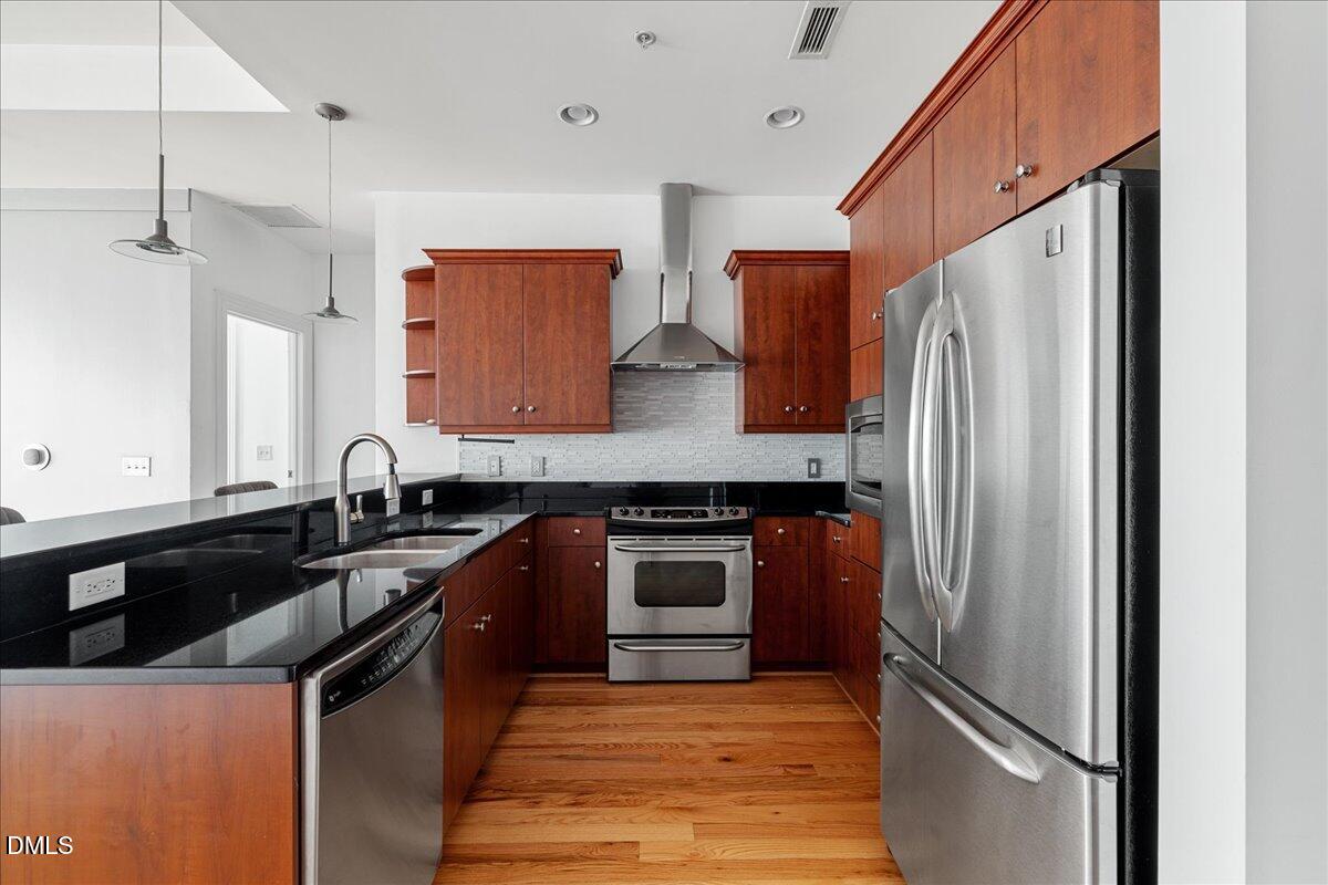 400 W North Street 900