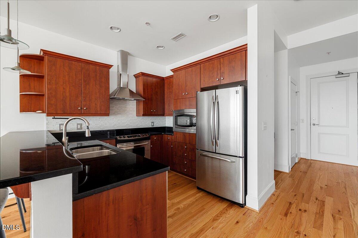 400 W North Street 900