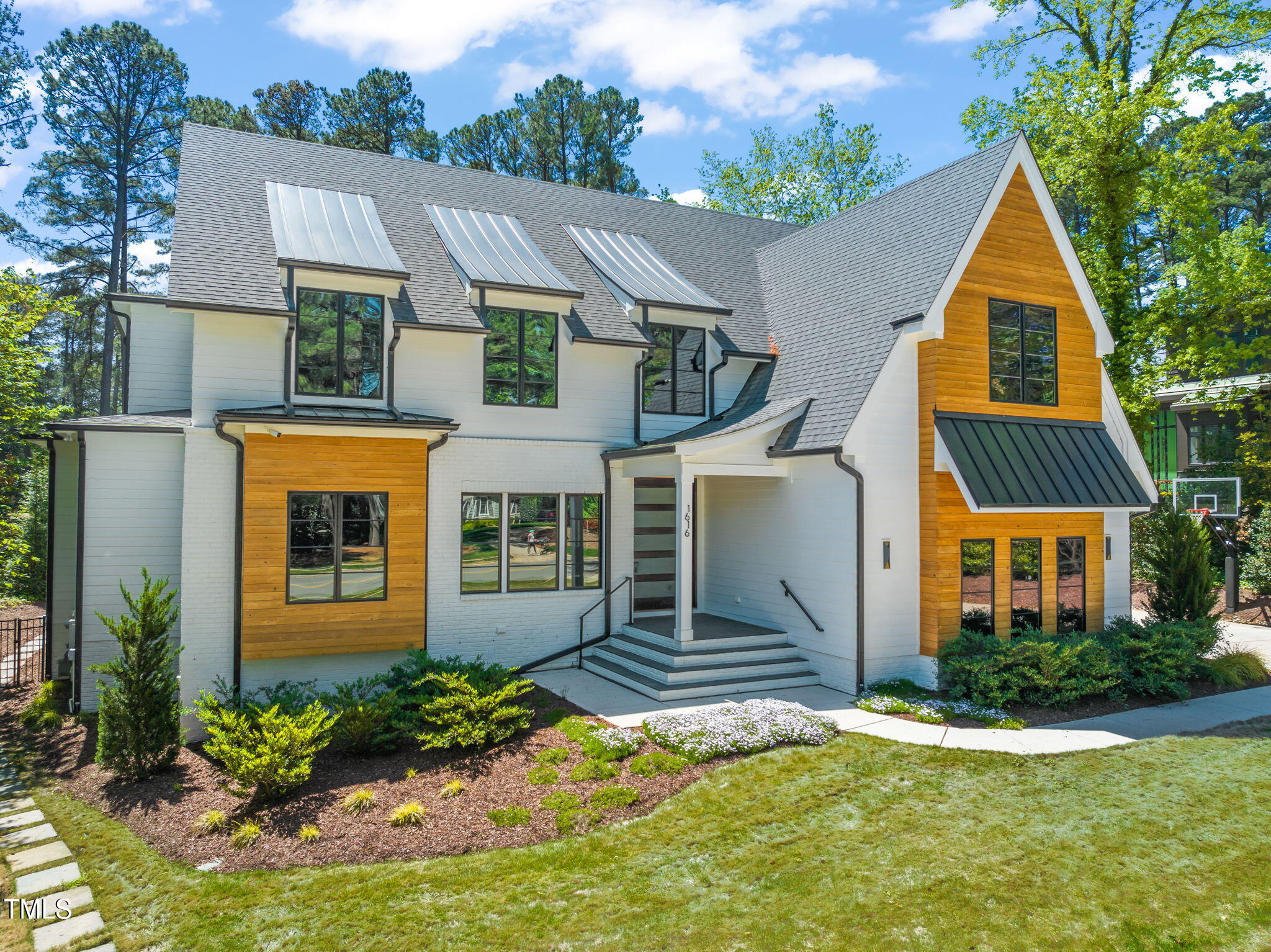 1616 Hunting Ridge Road
