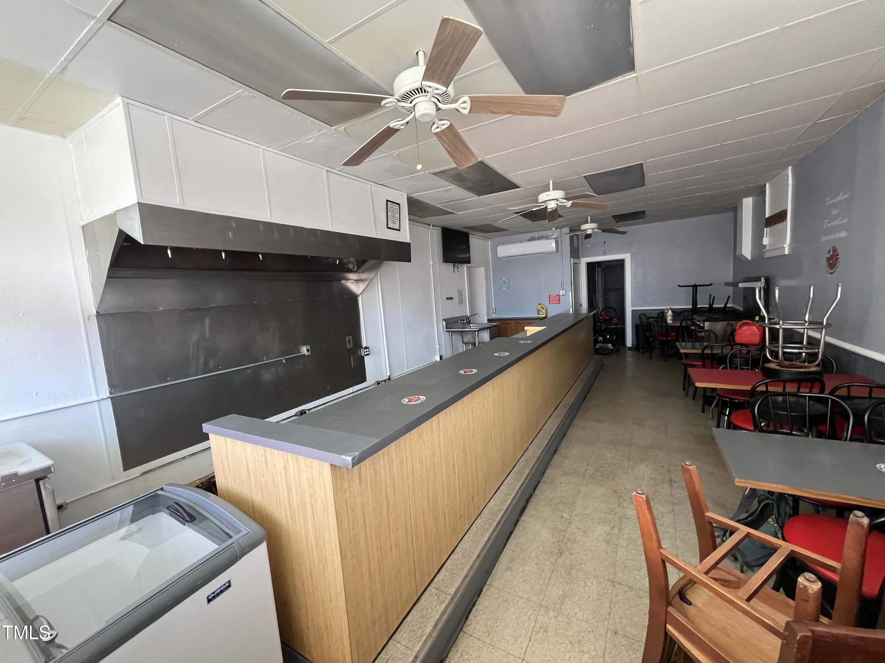901 Falls Road 901-909