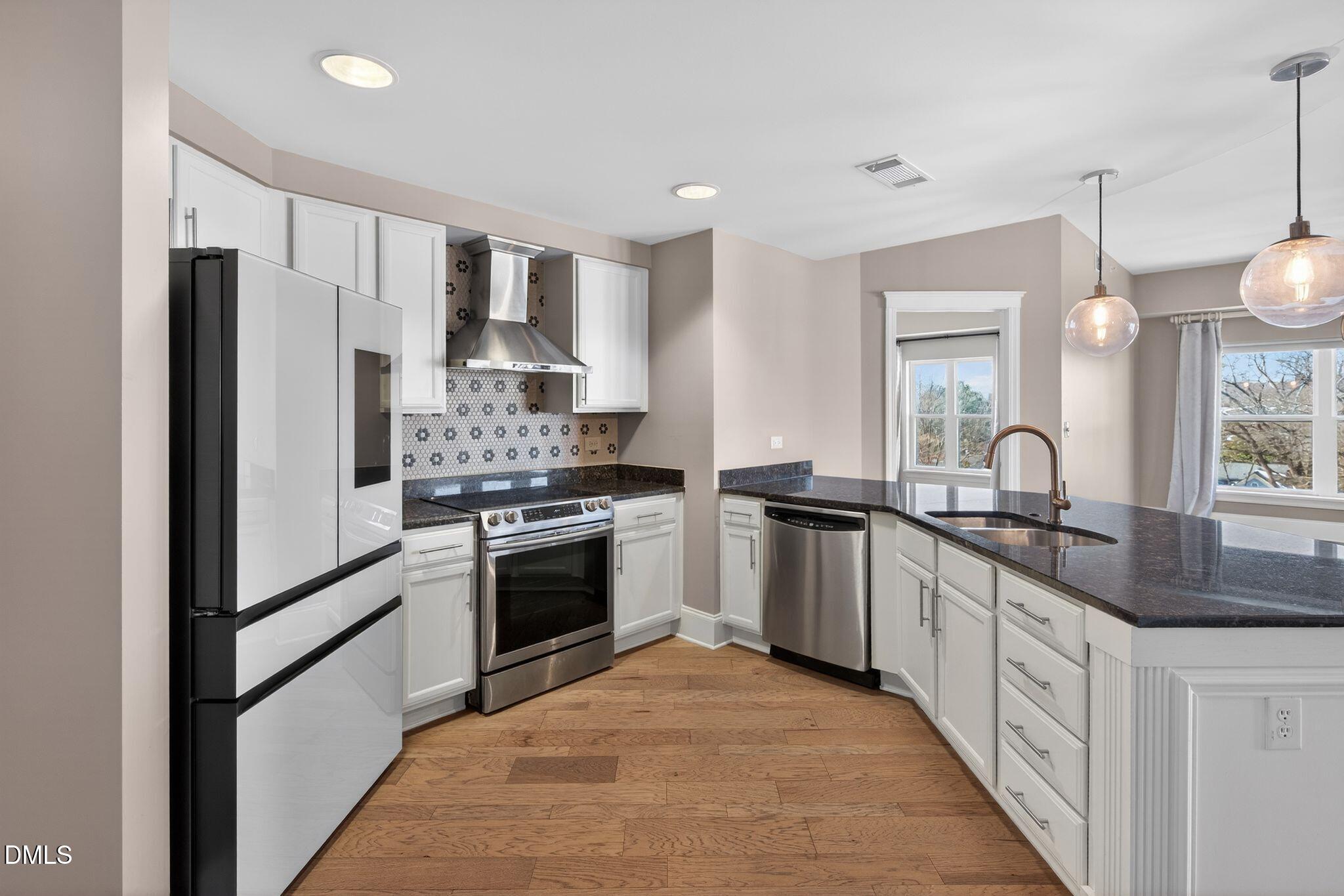 222 Glenwood Avenue 605