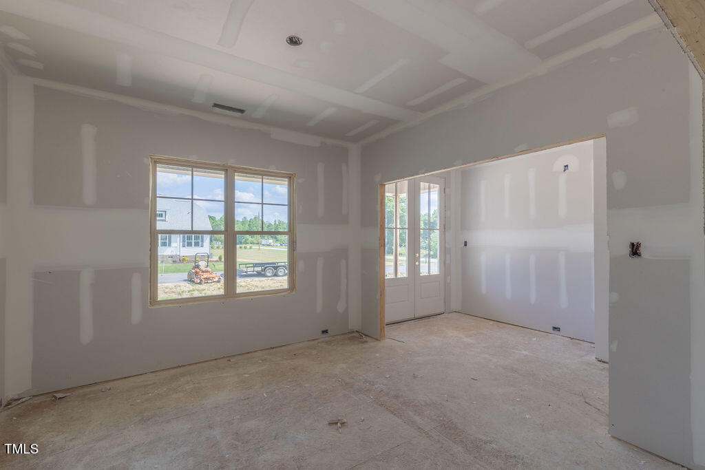 25 Sanders Farm Dr