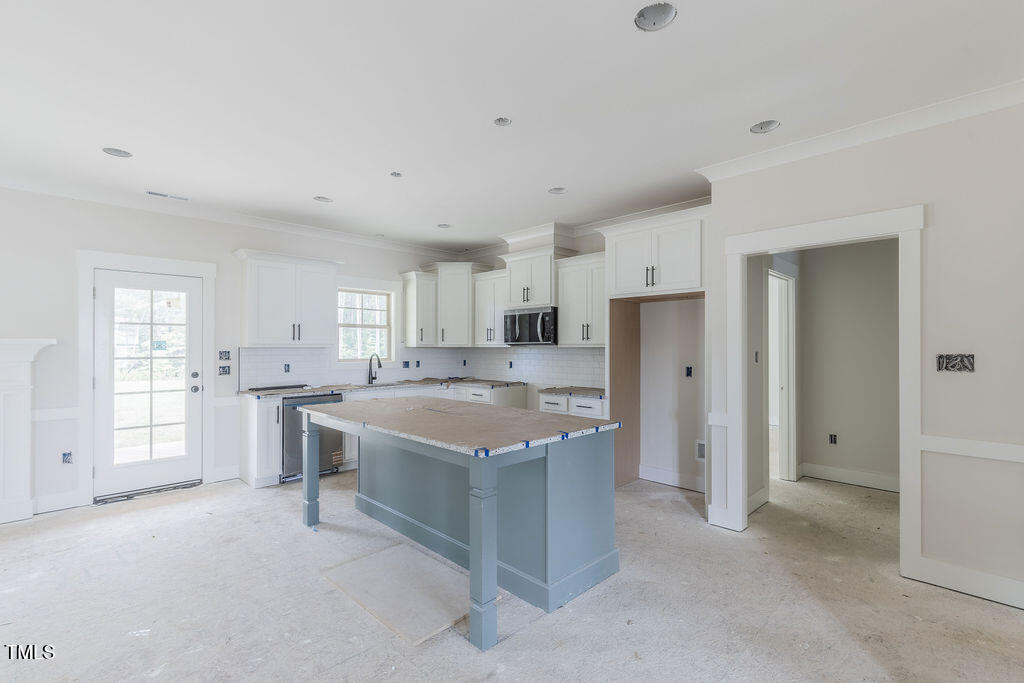 25 Sanders Farm Dr