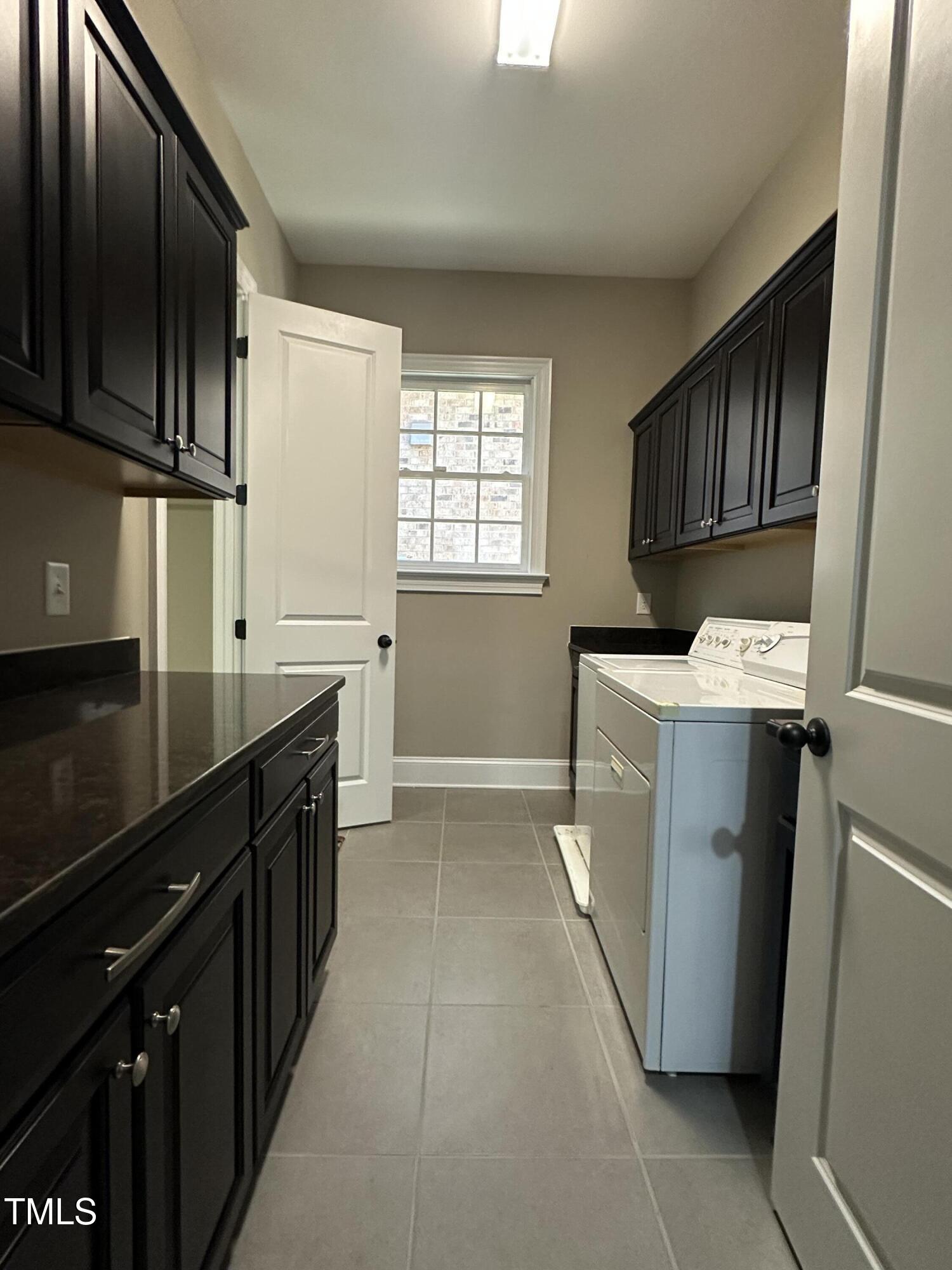 Raleigh, North Carolina 27612, United States, 3 Bedrooms Bedrooms, ,4 BathroomsBathrooms,Residential,Pending,29584