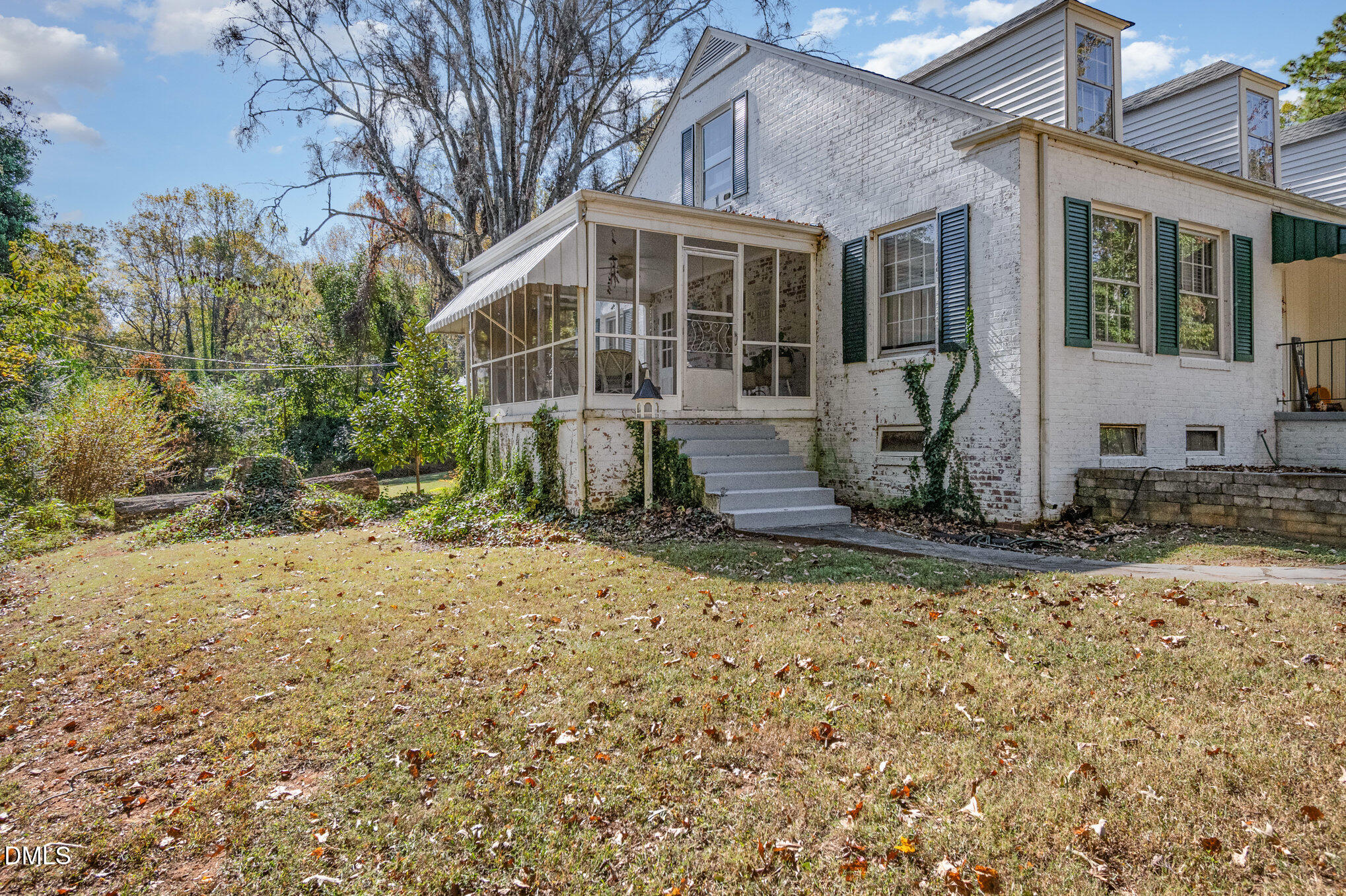 303 W Dolphin Street