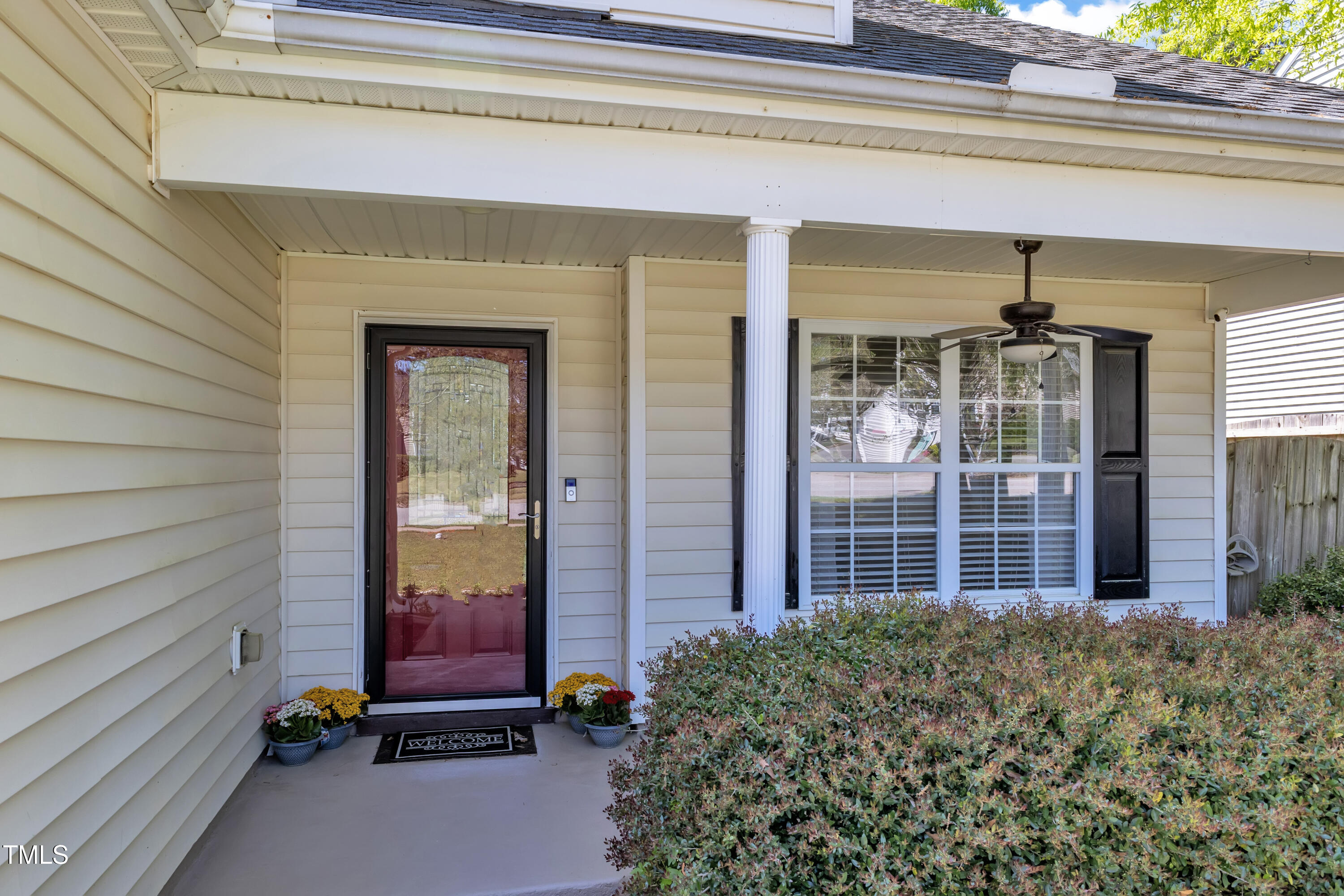 613 Holly Thorn