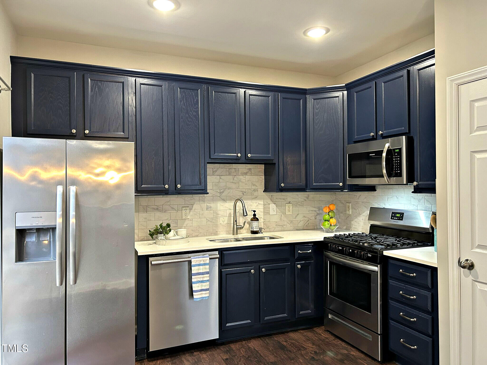1211 Canyon Rock Court 111