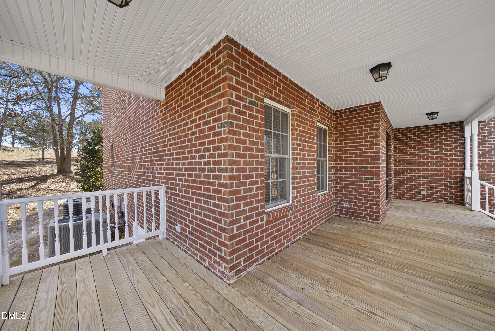 5833 Mockingbird Lane