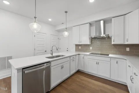 MLS: 10083636