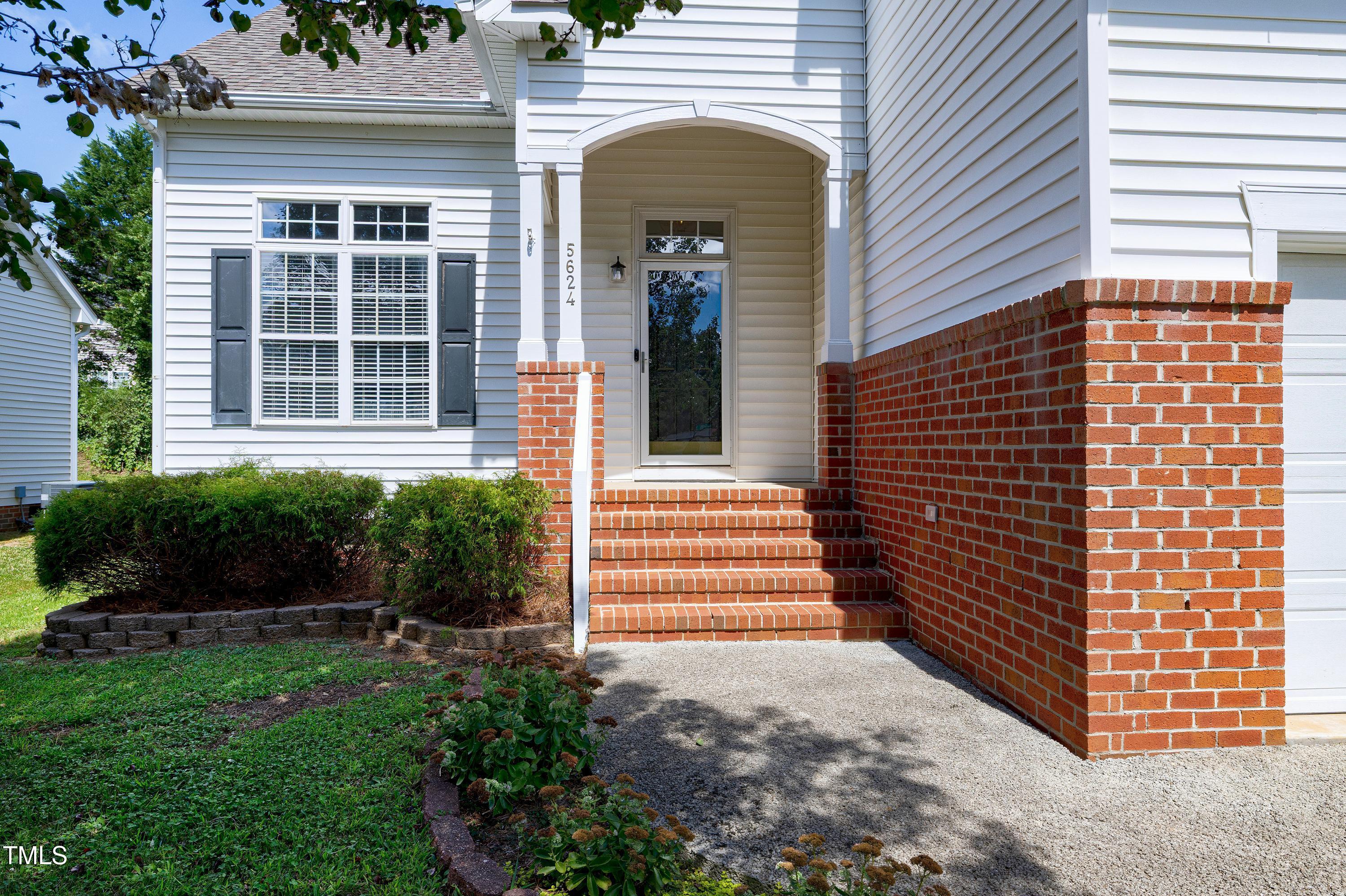 5624 Yates Garden Lane