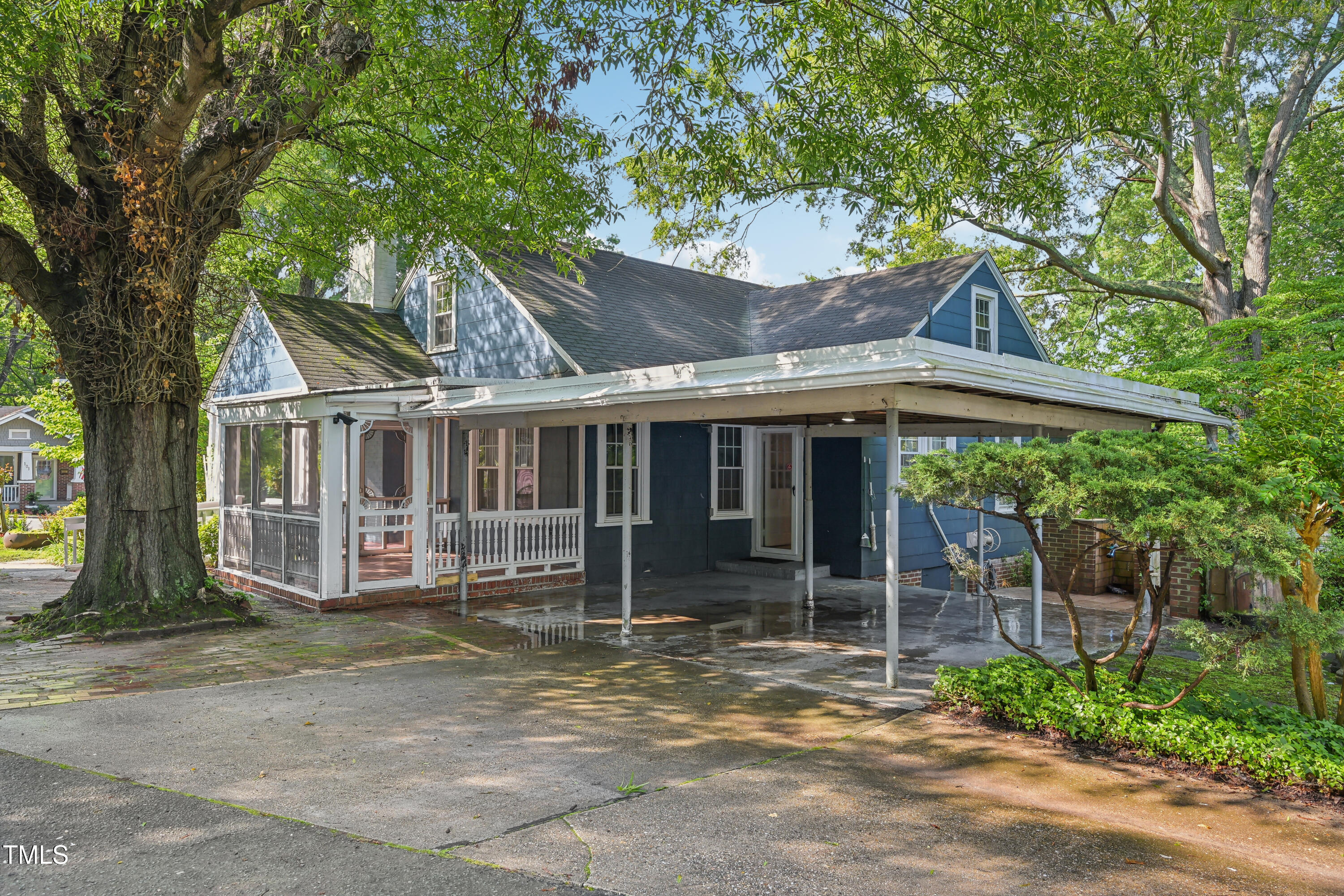 102 W Weatherspoon Street