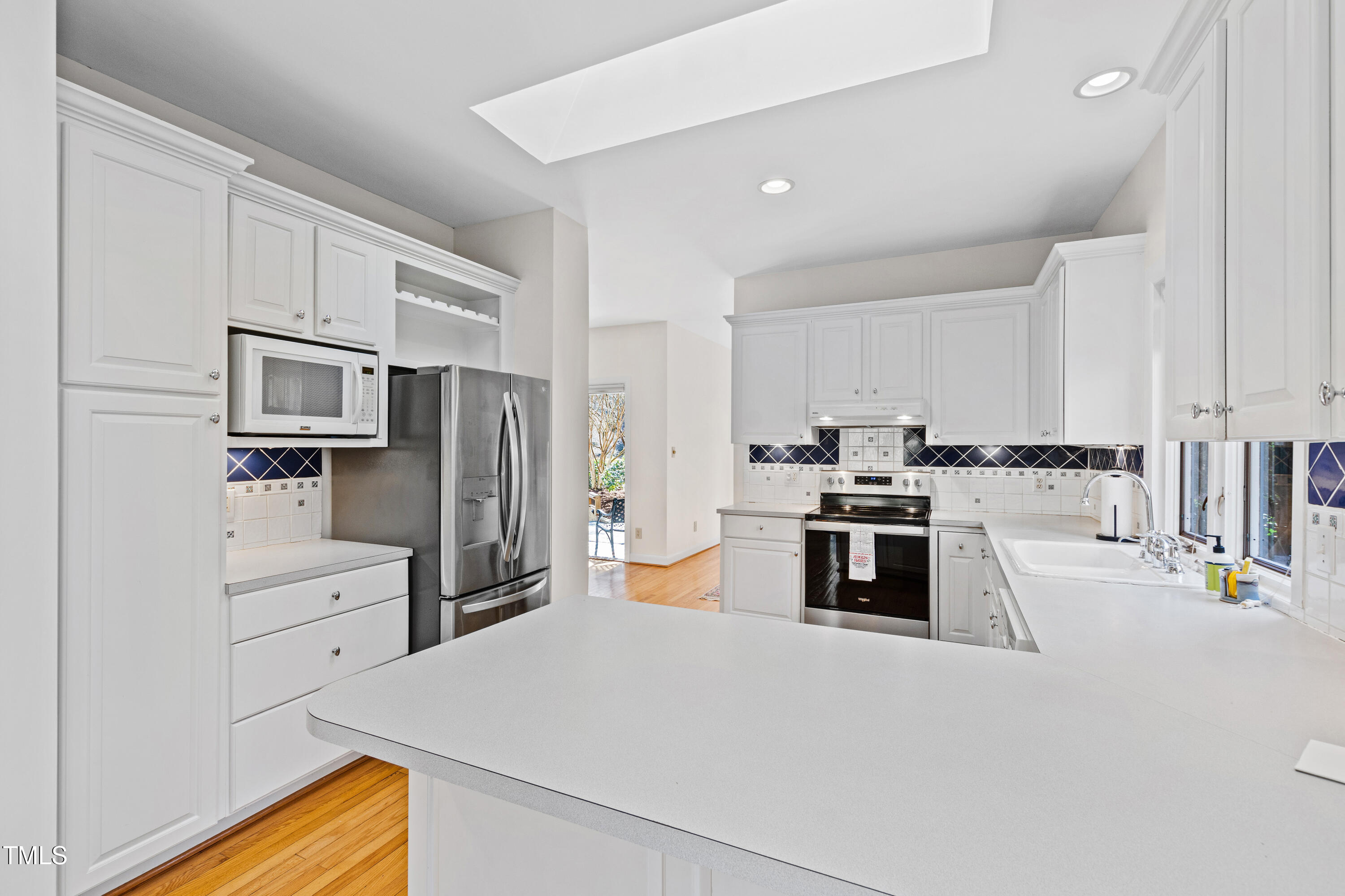 Raleigh, North Carolina 27612, United States, 4 Bedrooms Bedrooms, ,3 BathroomsBathrooms,Residential,Pending,11626