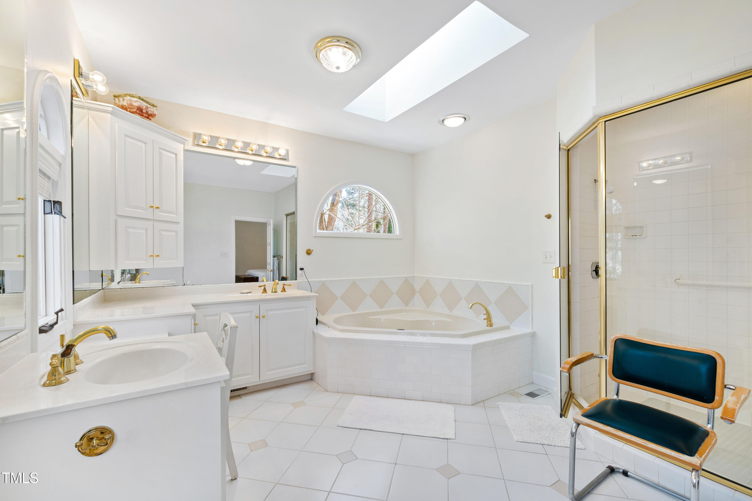 Raleigh, North Carolina 27612, United States, 4 Bedrooms Bedrooms, ,3 BathroomsBathrooms,Residential,Pending,11626