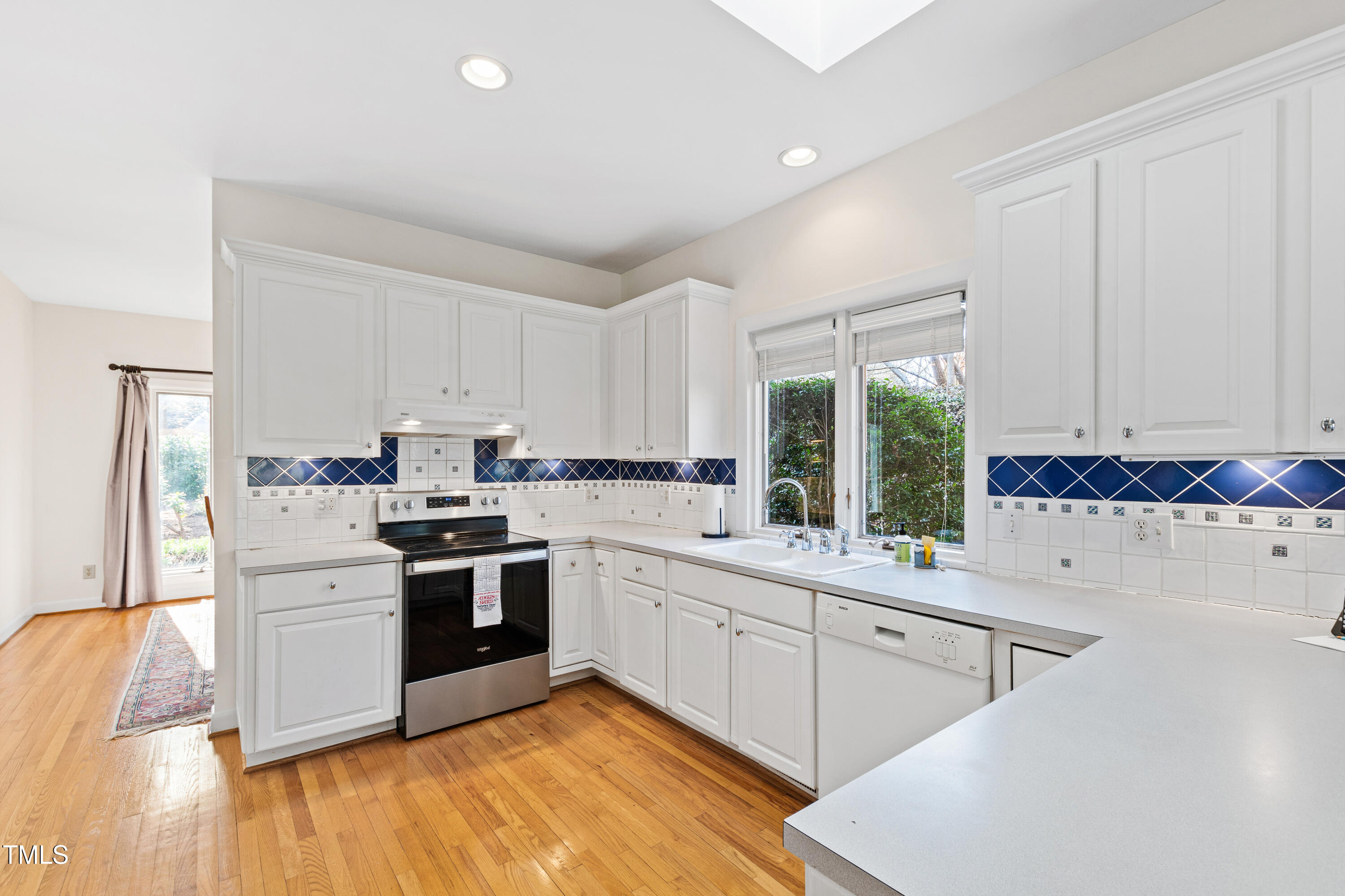 Raleigh, North Carolina 27612, United States, 4 Bedrooms Bedrooms, ,3 BathroomsBathrooms,Residential,Pending,11626