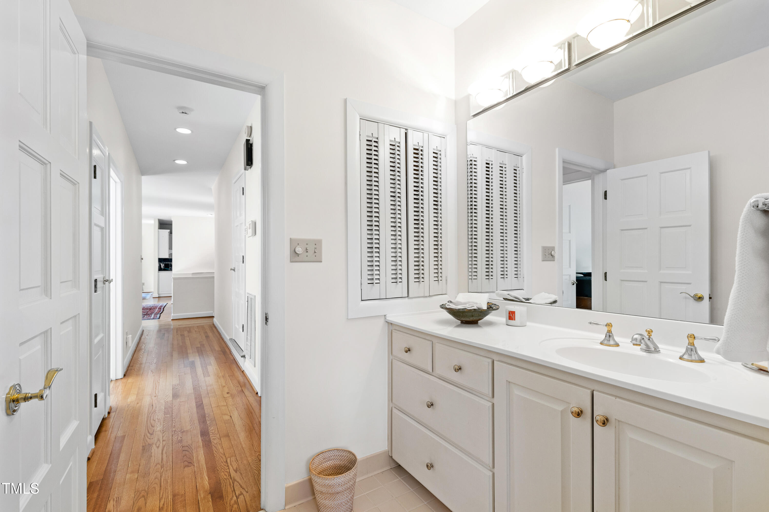 Raleigh, North Carolina 27612, United States, 4 Bedrooms Bedrooms, ,3 BathroomsBathrooms,Residential,Pending,11626