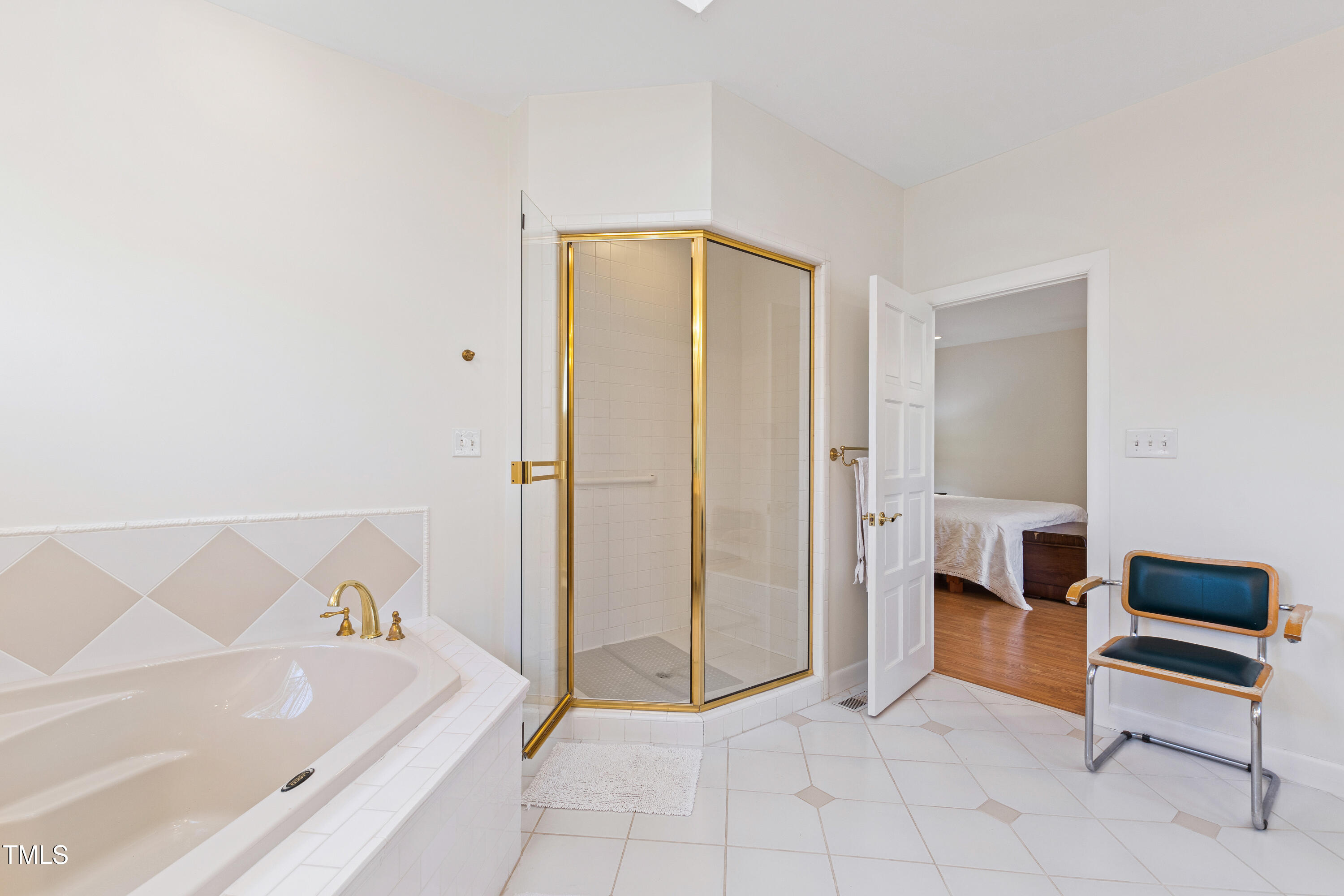 Raleigh, North Carolina 27612, United States, 4 Bedrooms Bedrooms, ,3 BathroomsBathrooms,Residential,Pending,11626