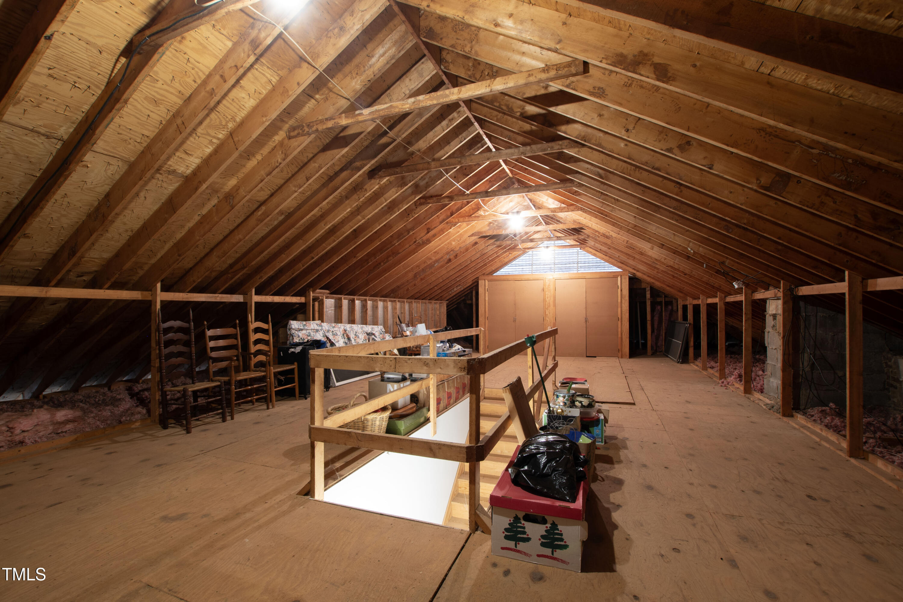 Raleigh, North Carolina 27612, United States, 4 Bedrooms Bedrooms, ,3 BathroomsBathrooms,Residential,Pending,11626