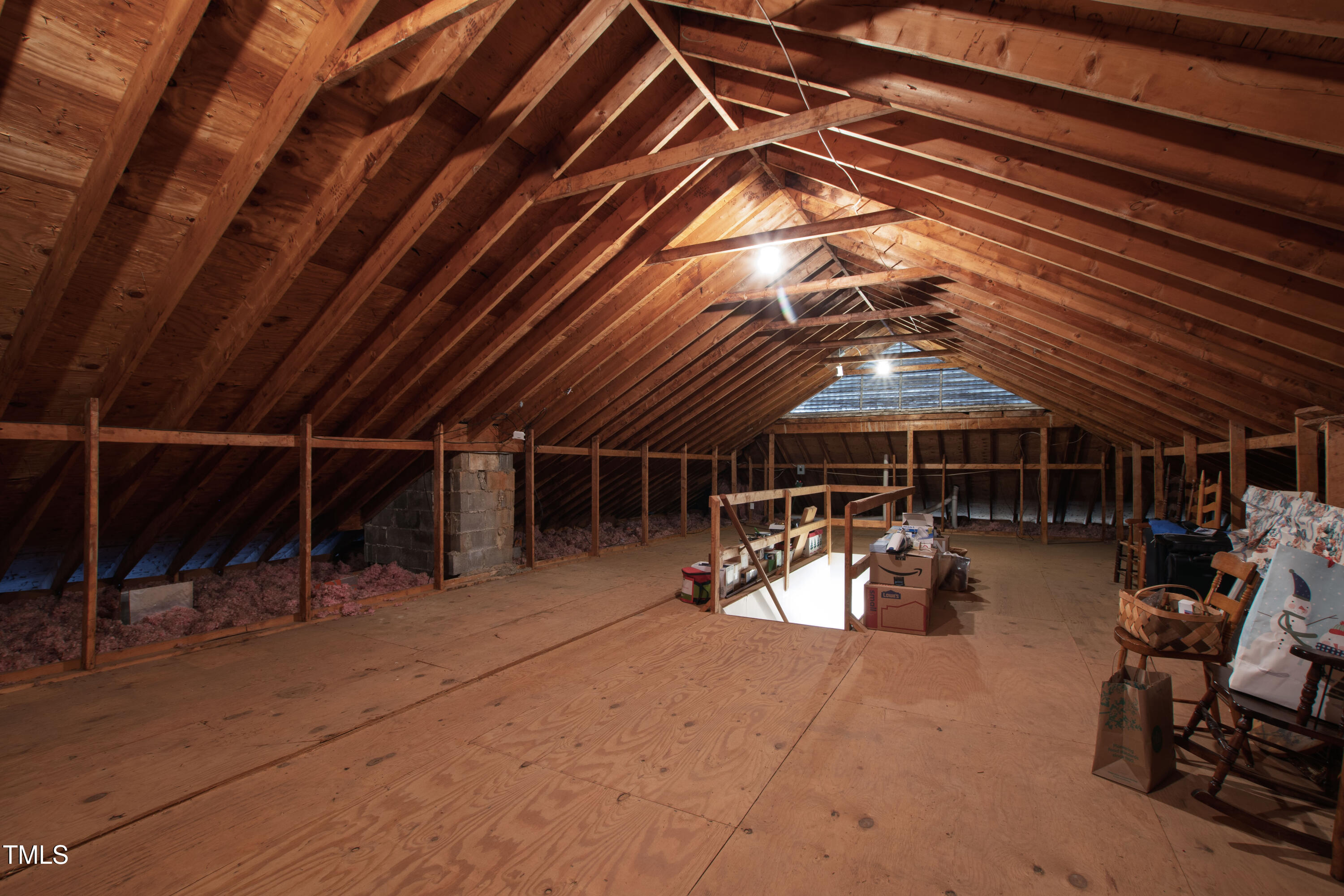 Raleigh, North Carolina 27612, United States, 4 Bedrooms Bedrooms, ,3 BathroomsBathrooms,Residential,Pending,11626