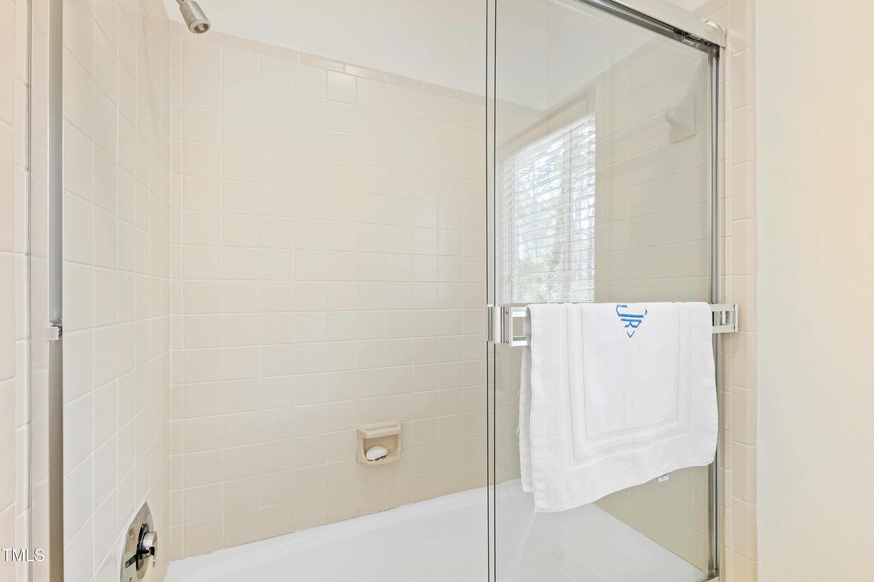 Raleigh, North Carolina 27612, United States, 4 Bedrooms Bedrooms, ,3 BathroomsBathrooms,Residential,Pending,11626