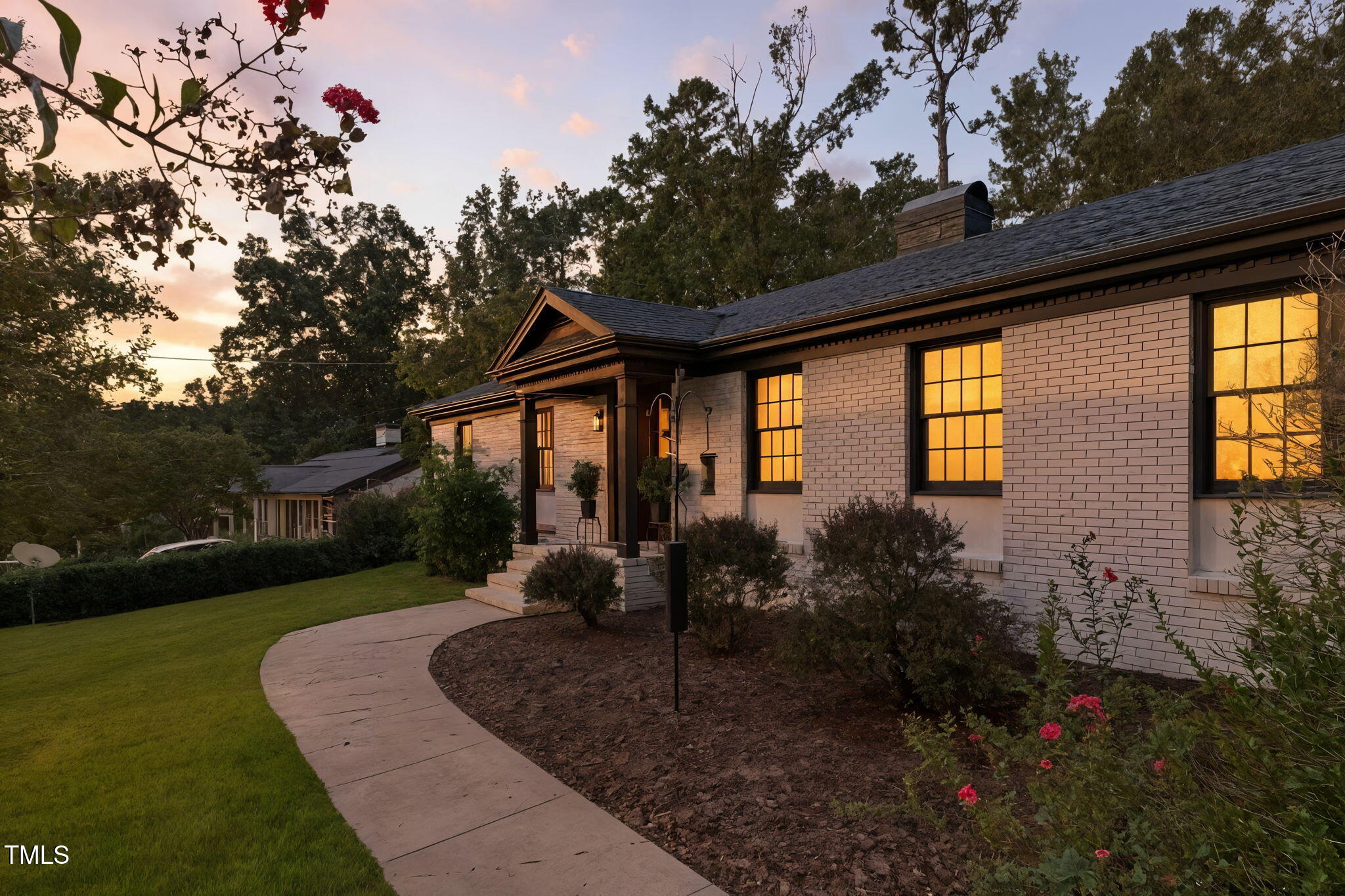 4621 Woodridge Drive