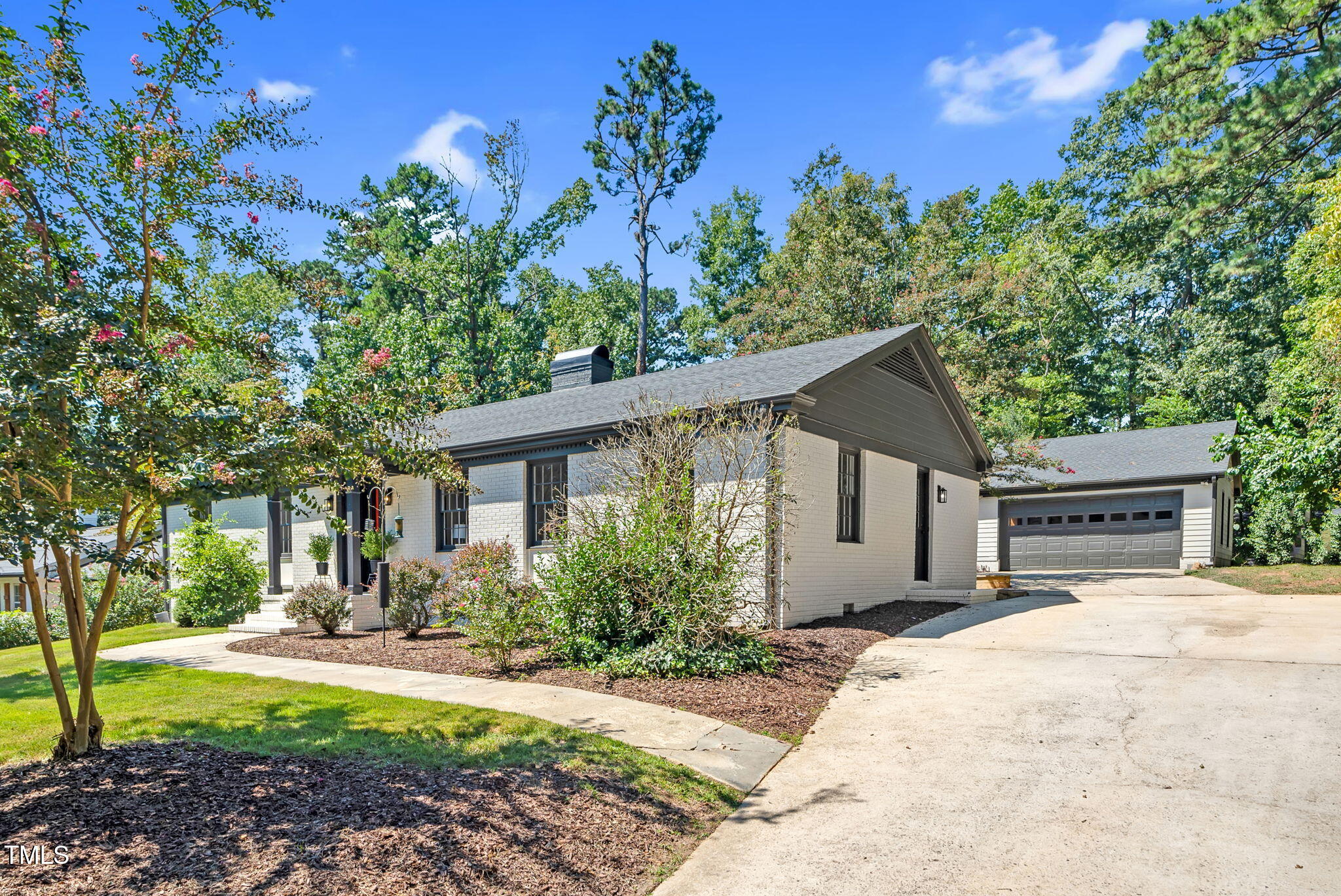 4621 Woodridge Drive