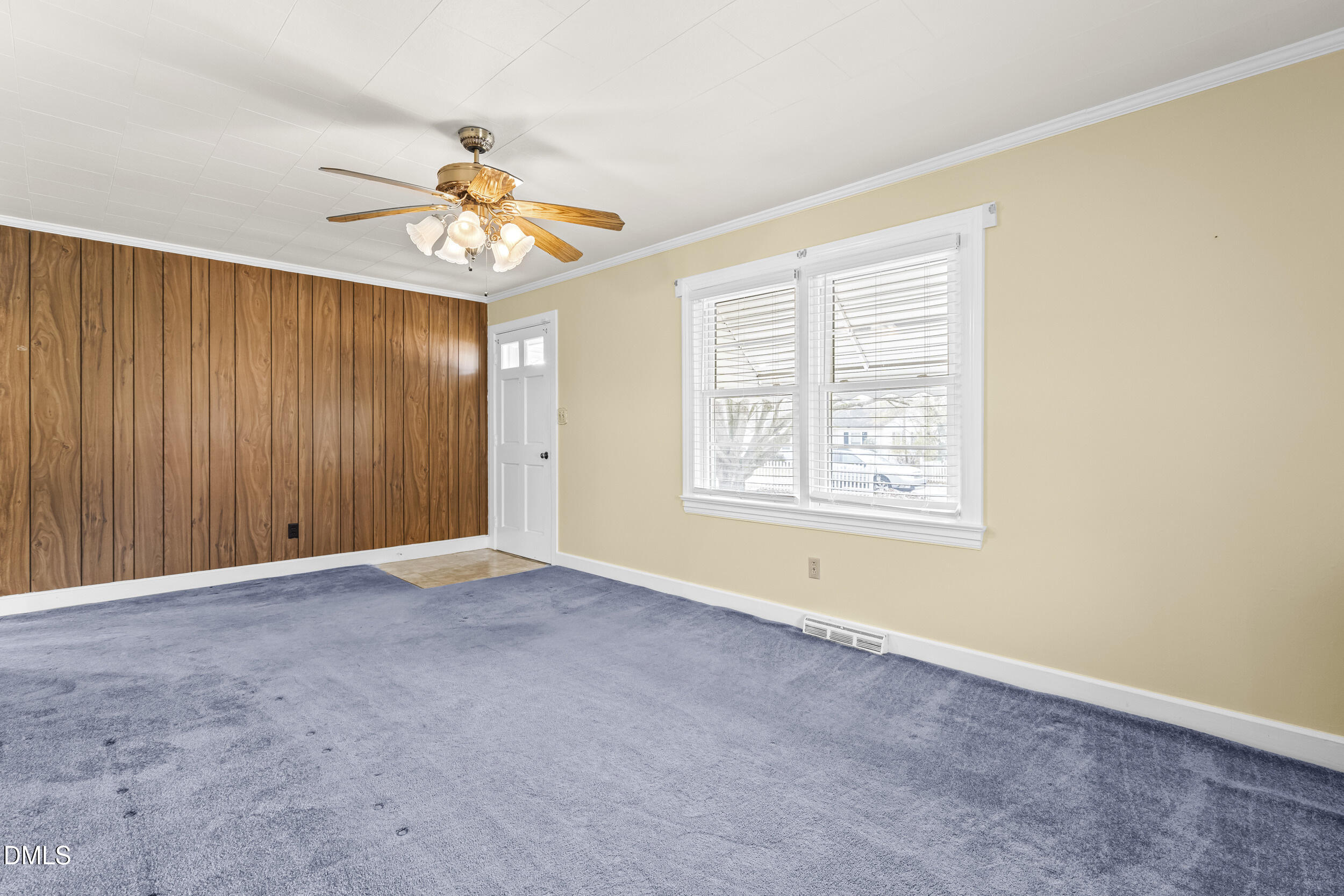 106 W Caroline Avenue