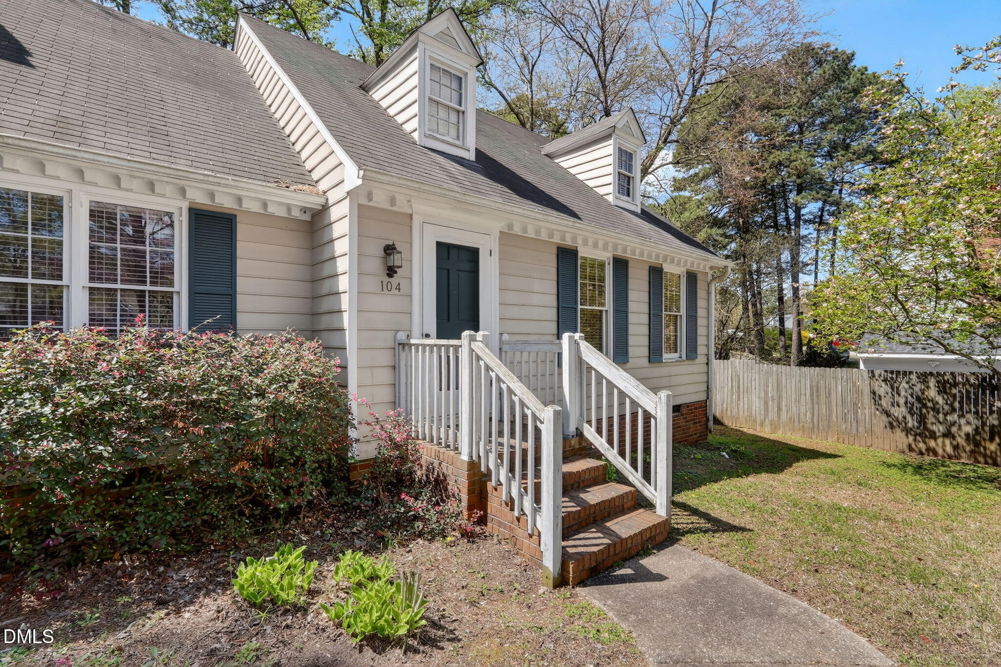 104 Stirling Court