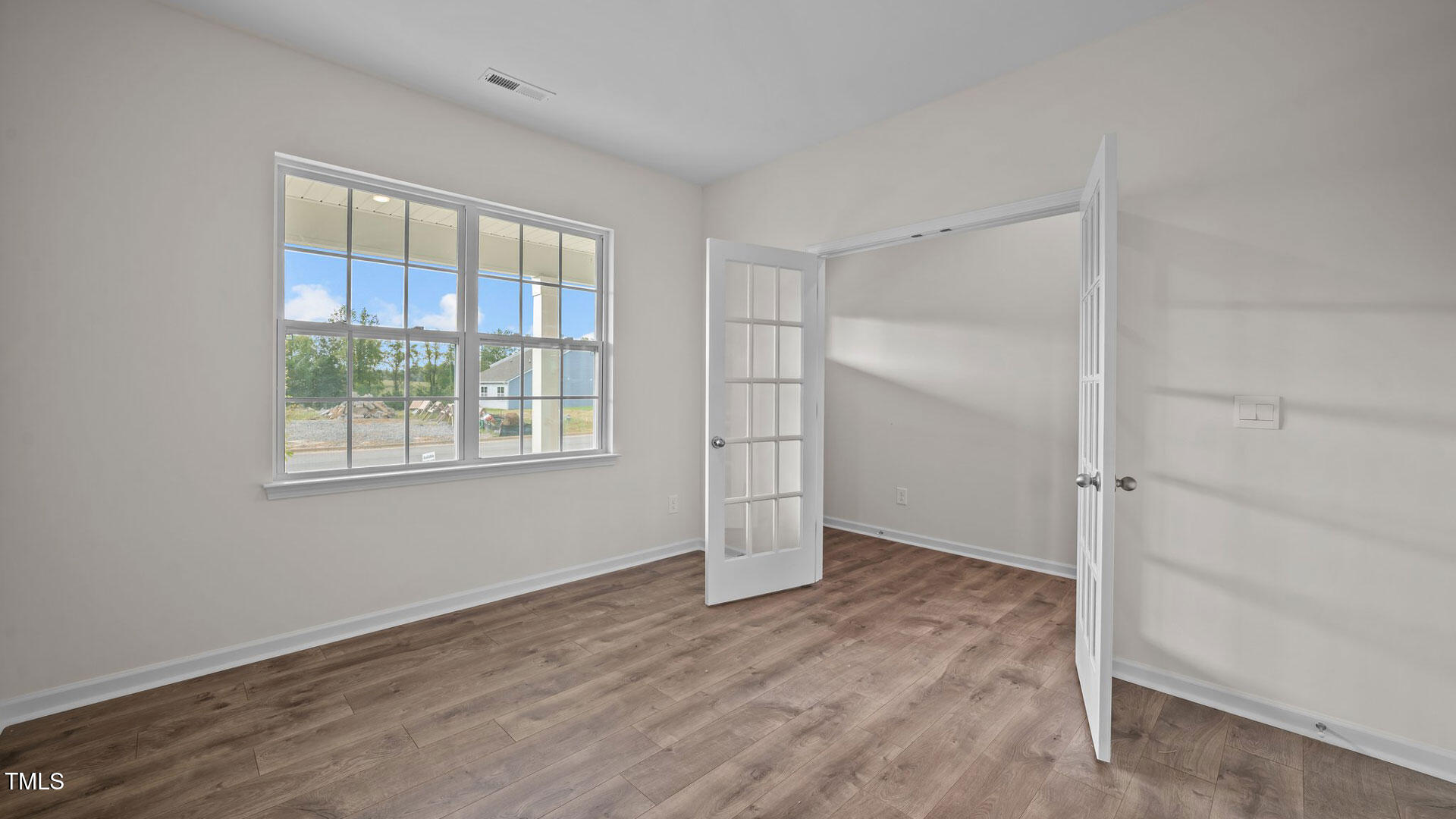1121 Middlecrest Drive