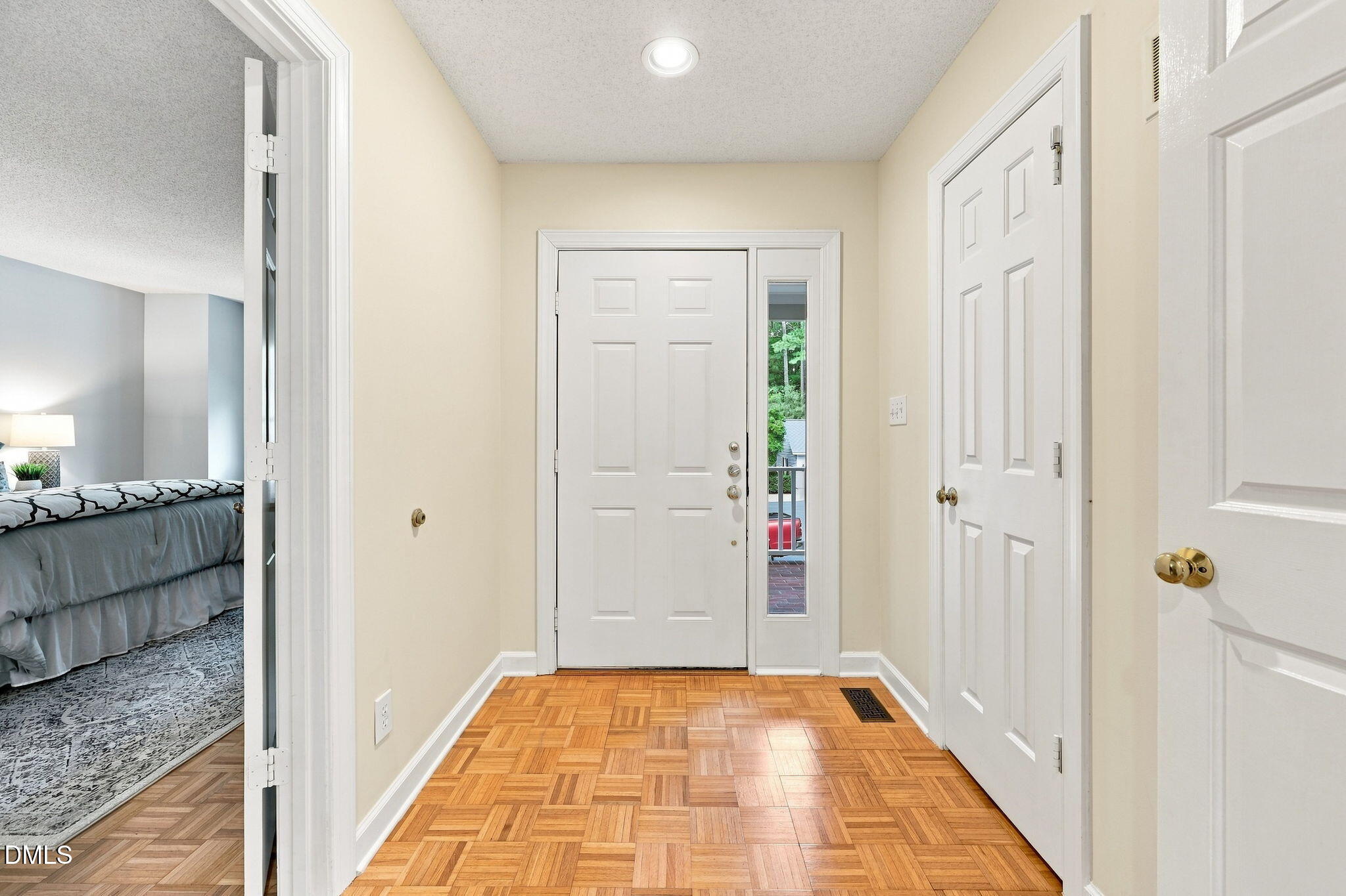 552 Weathersfield