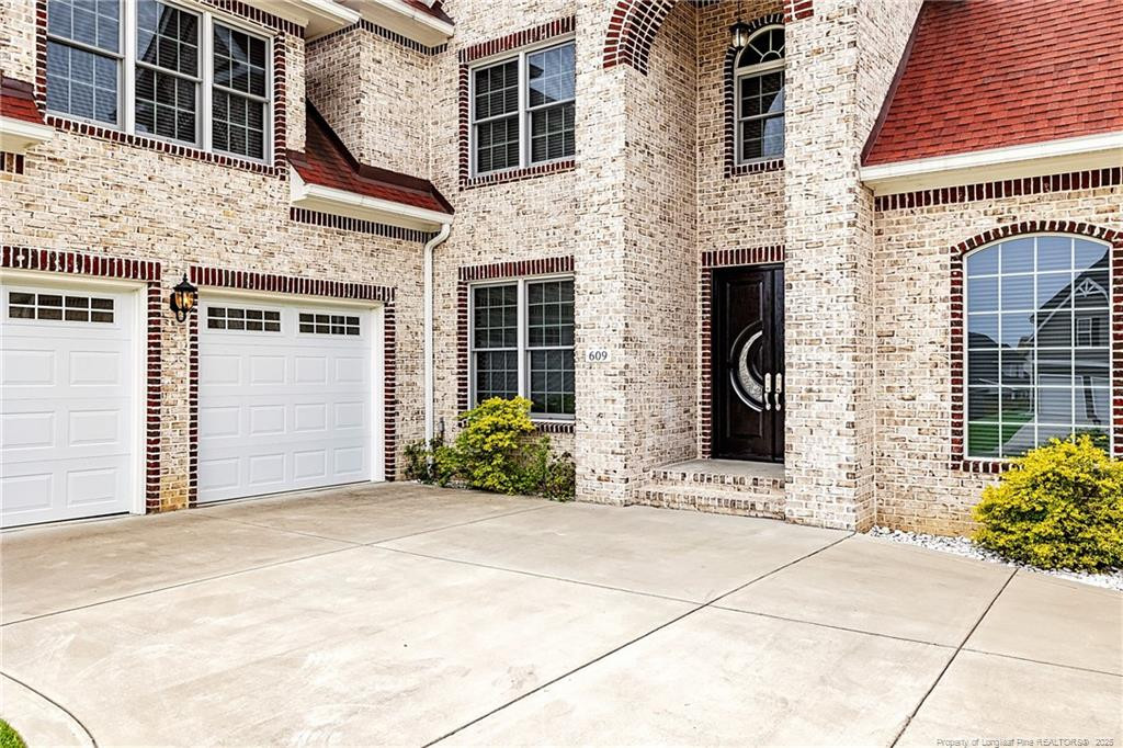 609 W Summerchase Drive