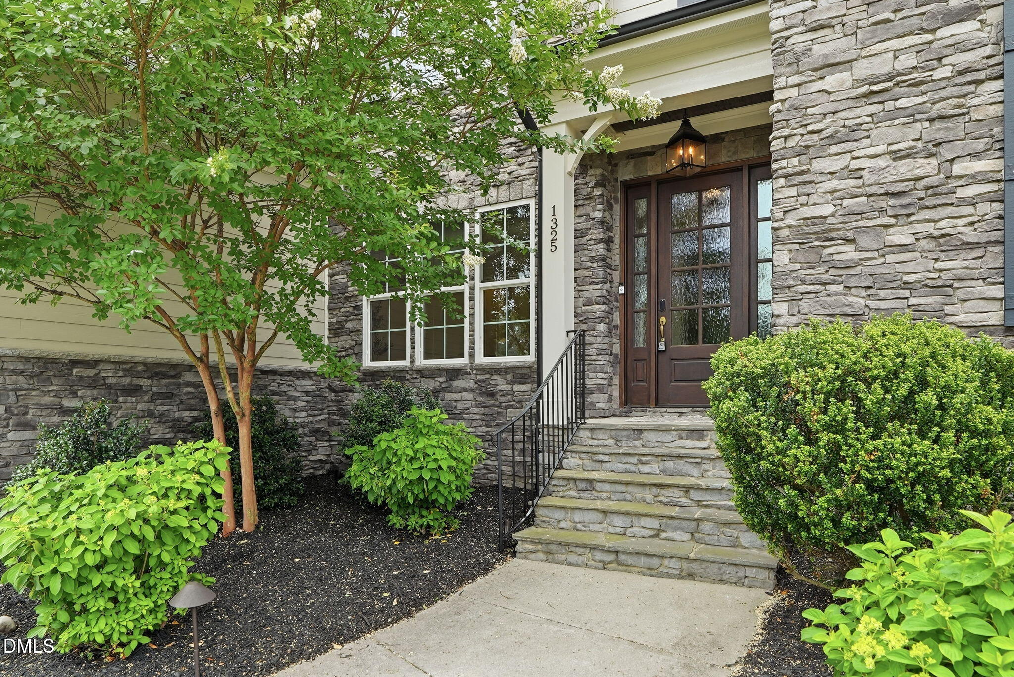 1325 Mackinaw Drive