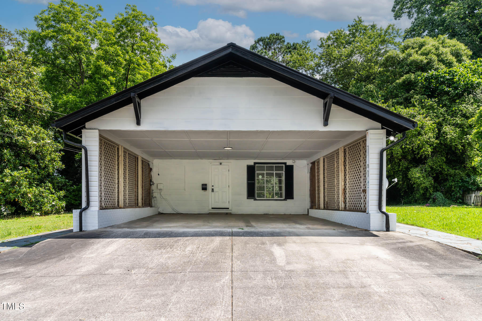 519 W Raleigh Street