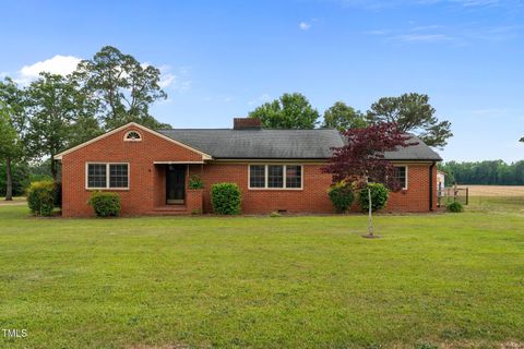305 W Old Road Lillington NC 27546