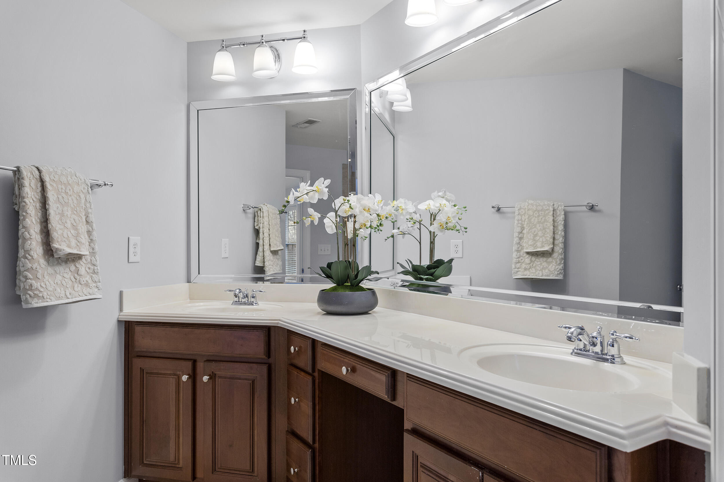 Cary, North Carolina 27519, United States, 4 Bedrooms Bedrooms, ,4 BathroomsBathrooms,Residential,Pending,5077