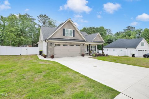 Single Family Residence in Four Oaks NC 101 Pecan Valley Way 1.jpg