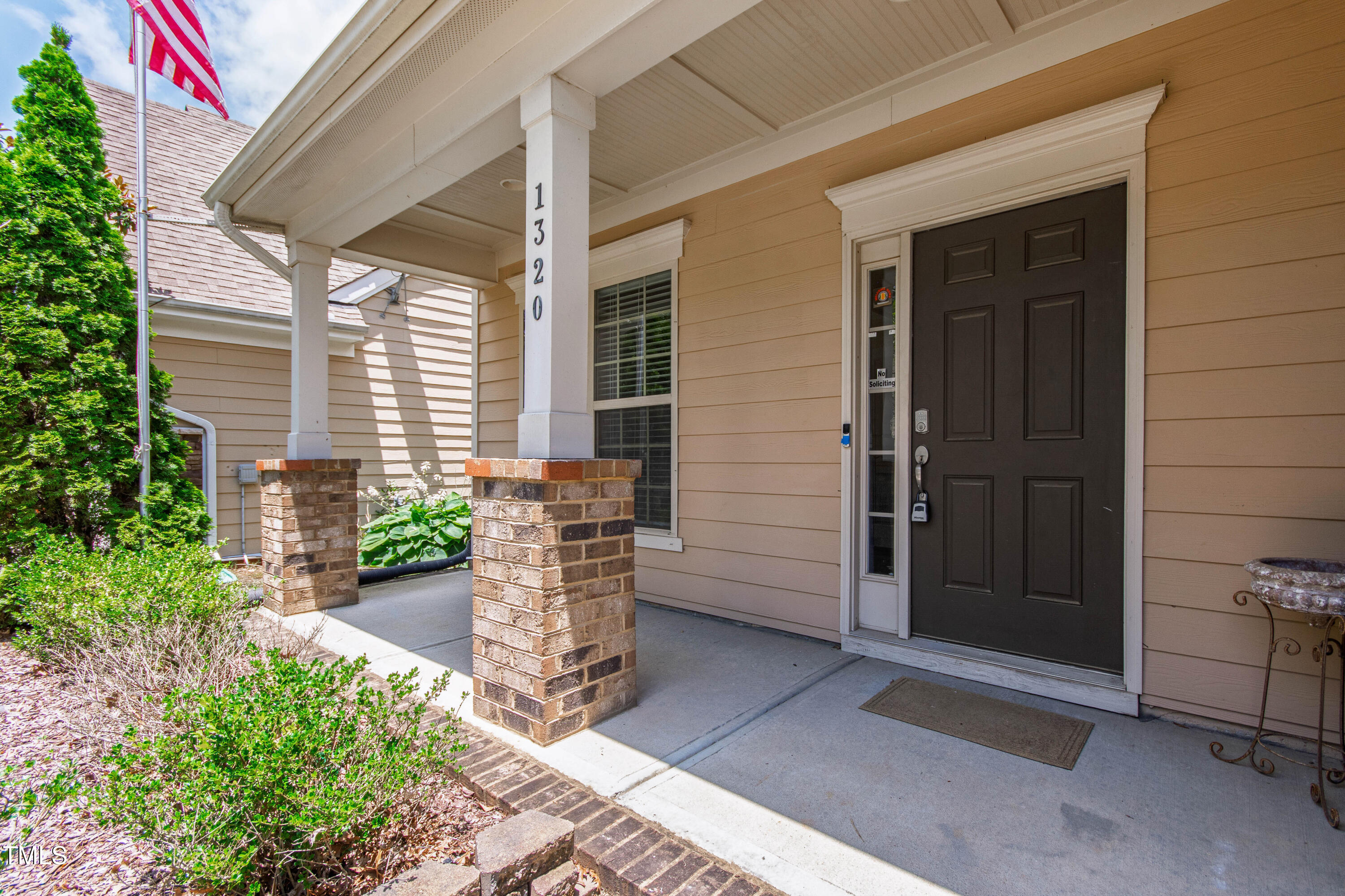 1320 Cozy Oak Avenue