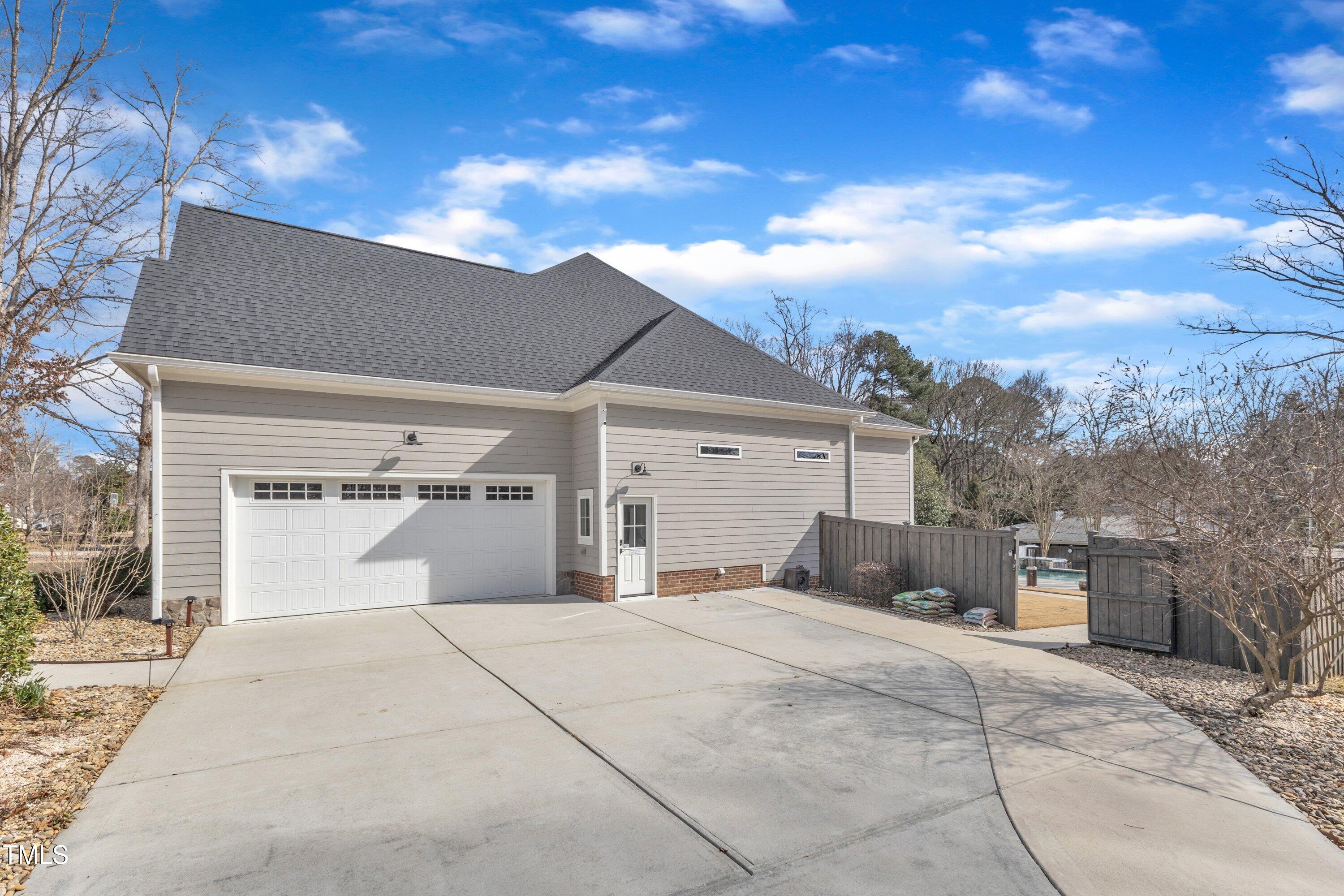 1100 Kingwood Drive