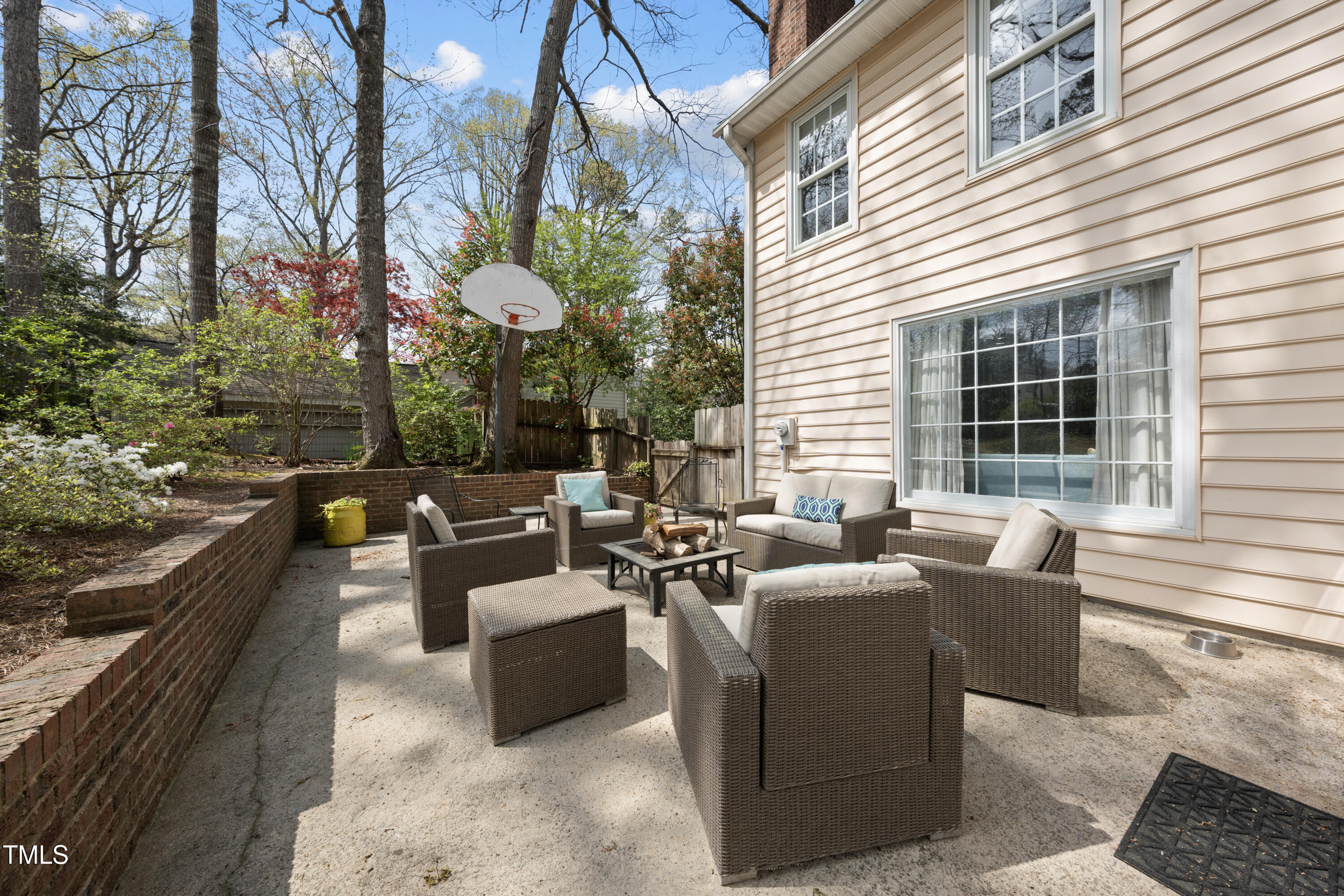 Raleigh, North Carolina 27612, United States, 4 Bedrooms Bedrooms, ,3 BathroomsBathrooms,Residential,Pending,102447