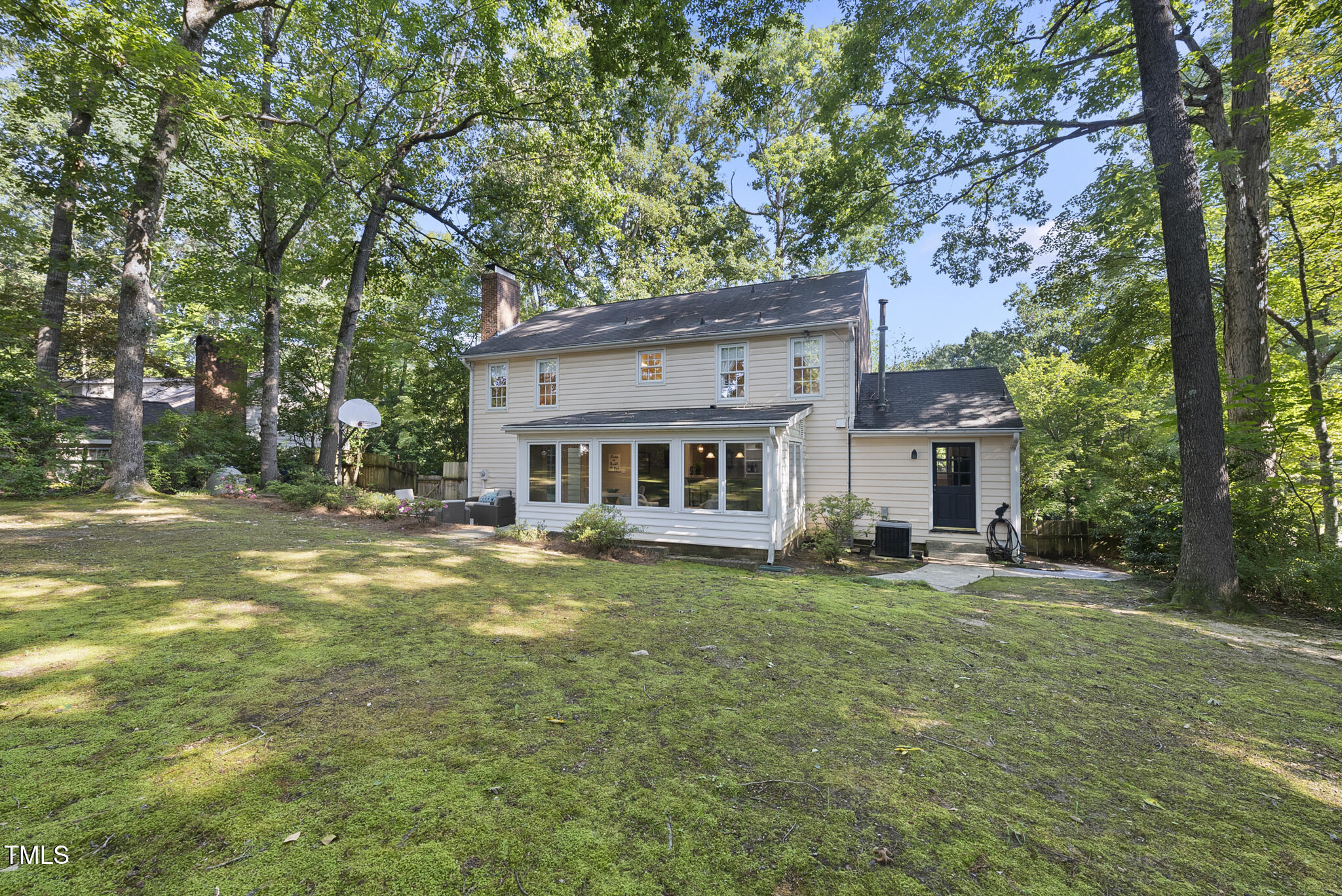 Raleigh, North Carolina 27612, United States, 4 Bedrooms Bedrooms, ,3 BathroomsBathrooms,Residential,Pending,102447