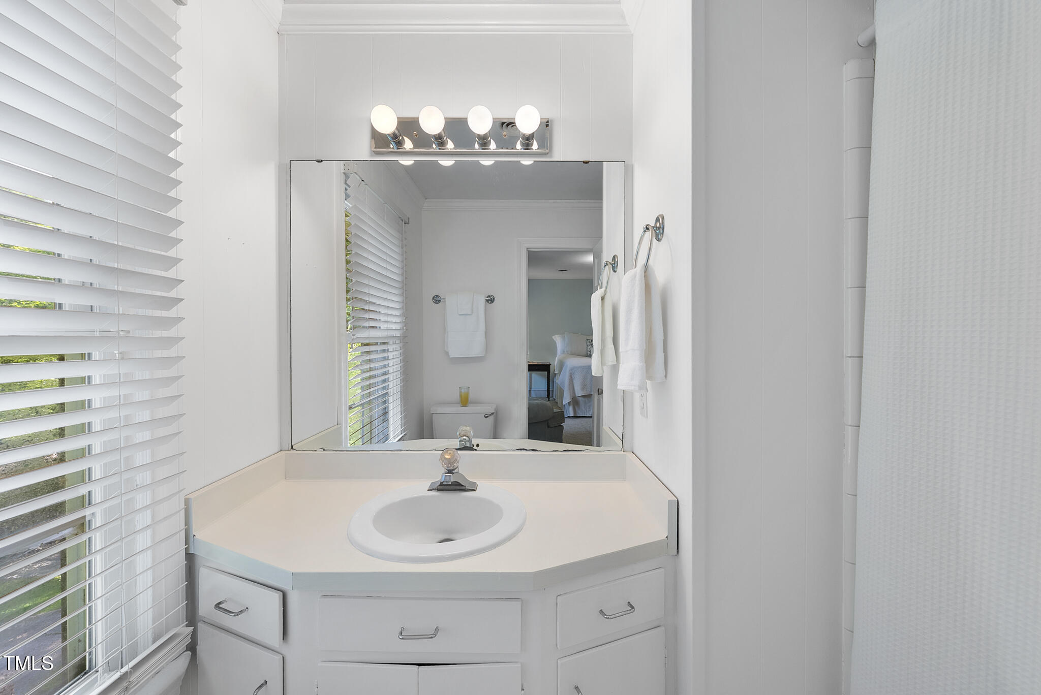 Raleigh, North Carolina 27612, United States, 4 Bedrooms Bedrooms, ,3 BathroomsBathrooms,Residential,Pending,102447