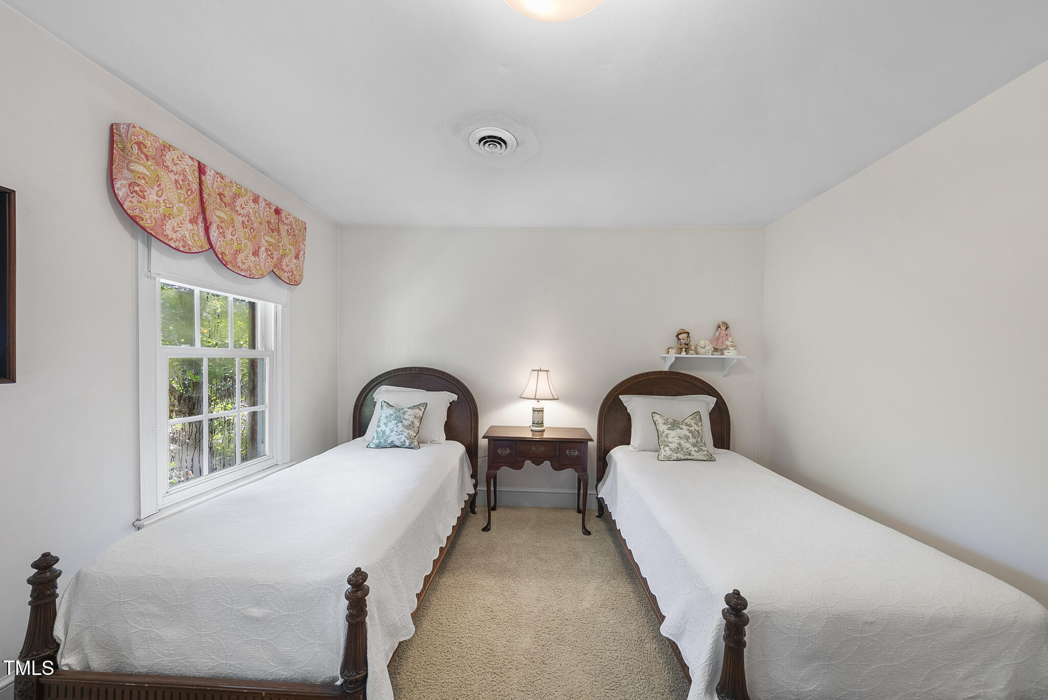 Raleigh, North Carolina 27612, United States, 4 Bedrooms Bedrooms, ,3 BathroomsBathrooms,Residential,Pending,102447