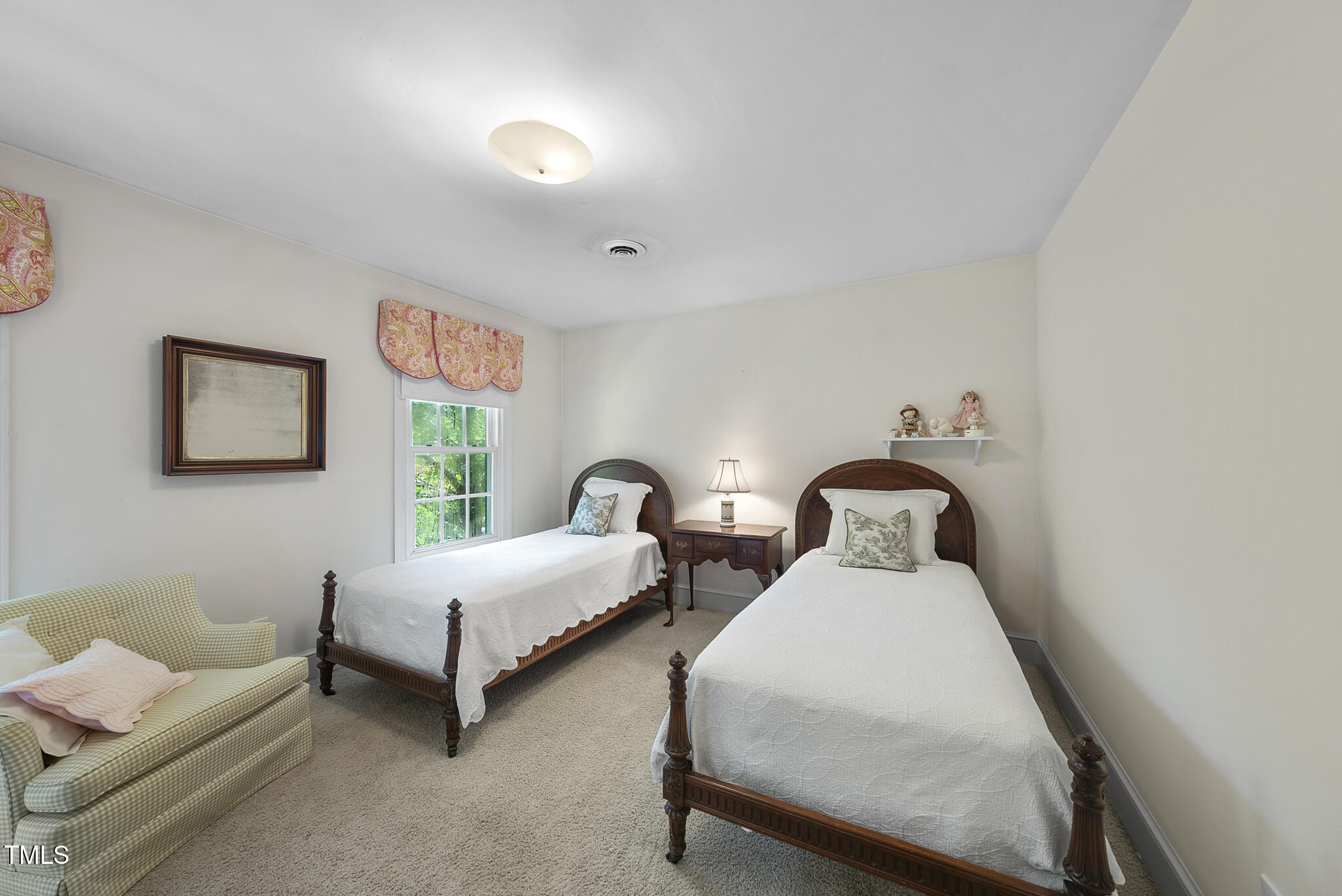 Raleigh, North Carolina 27612, United States, 4 Bedrooms Bedrooms, ,3 BathroomsBathrooms,Residential,Pending,102447