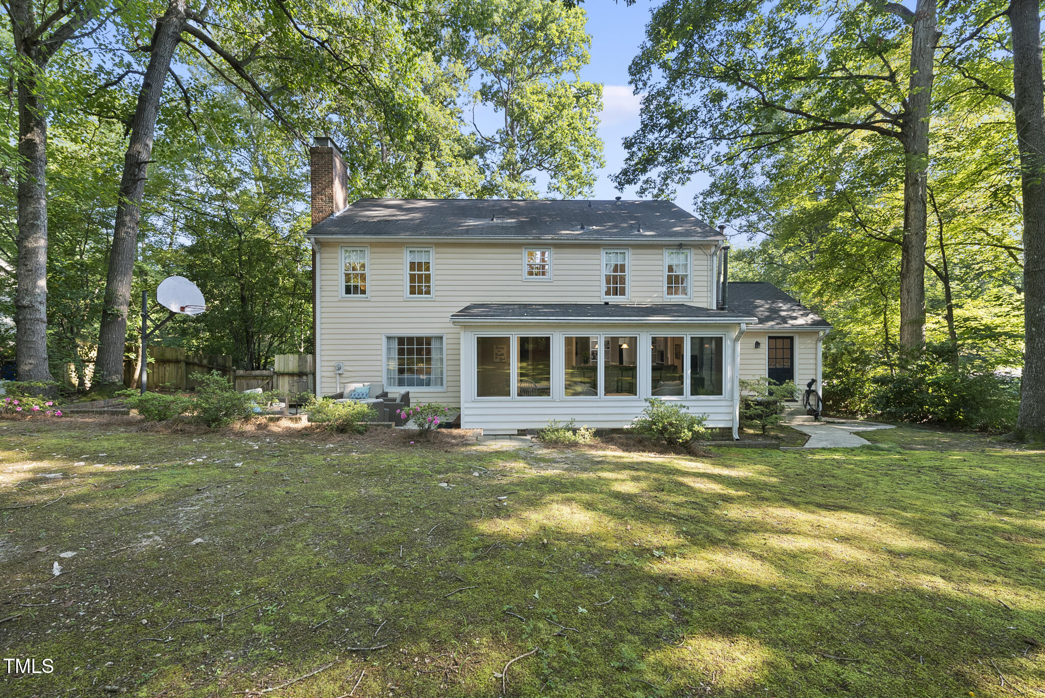 Raleigh, North Carolina 27612, United States, 4 Bedrooms Bedrooms, ,3 BathroomsBathrooms,Residential,Pending,102447