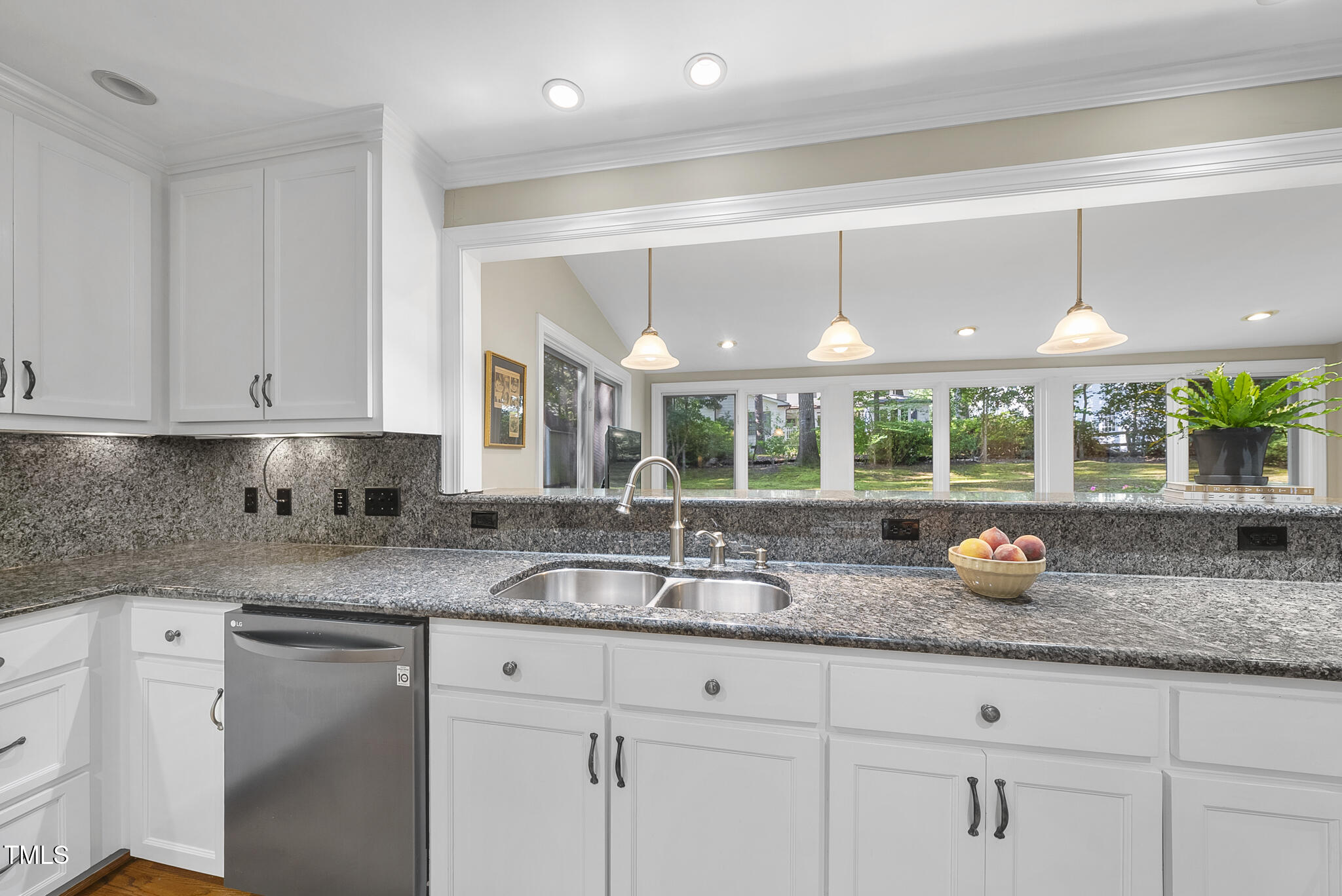 Raleigh, North Carolina 27612, United States, 4 Bedrooms Bedrooms, ,3 BathroomsBathrooms,Residential,Pending,102447