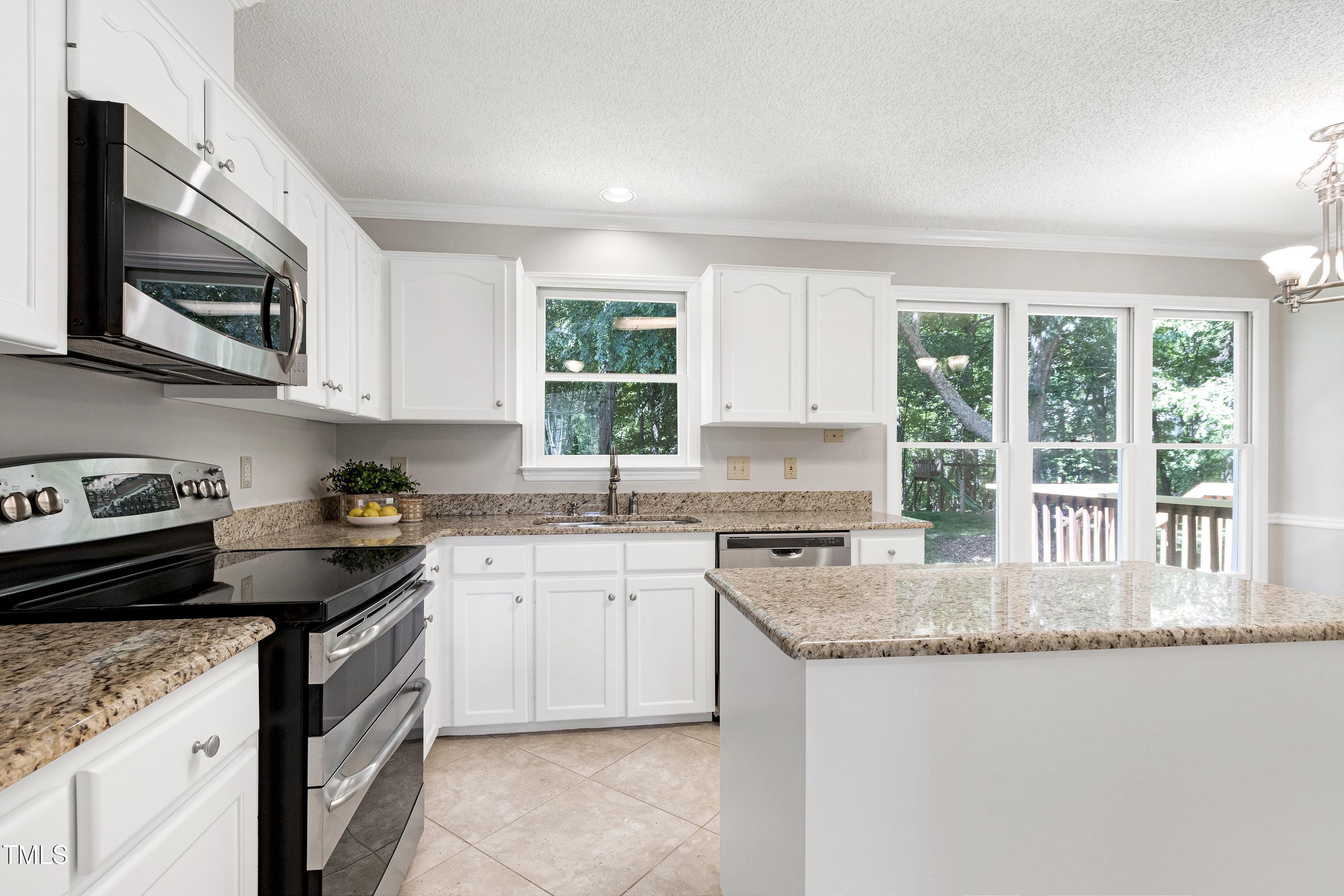 300 Silvercliff Trail